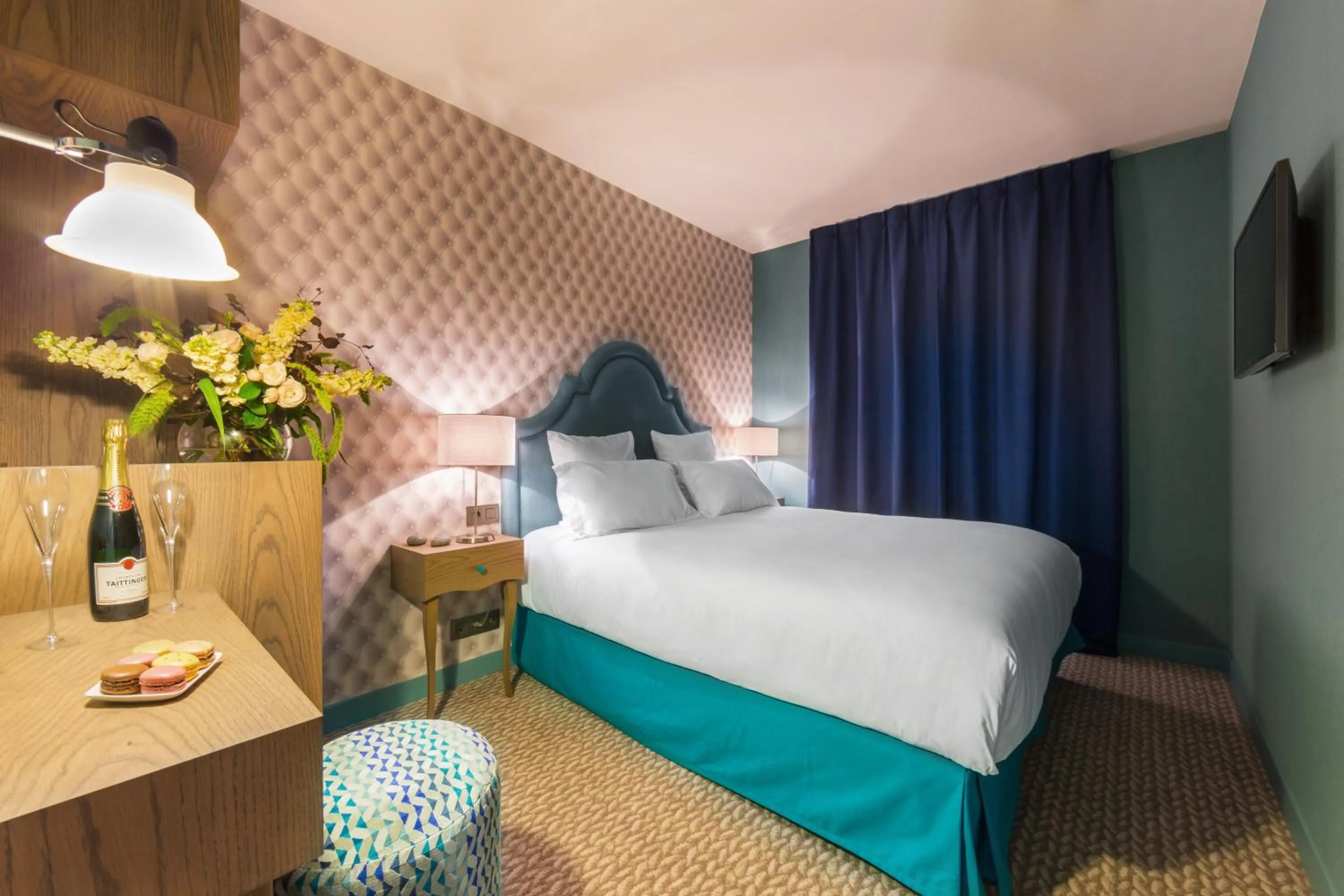 Photo of the whole room, Bed in Hôtel La Parizienne - Proche Montparnasse