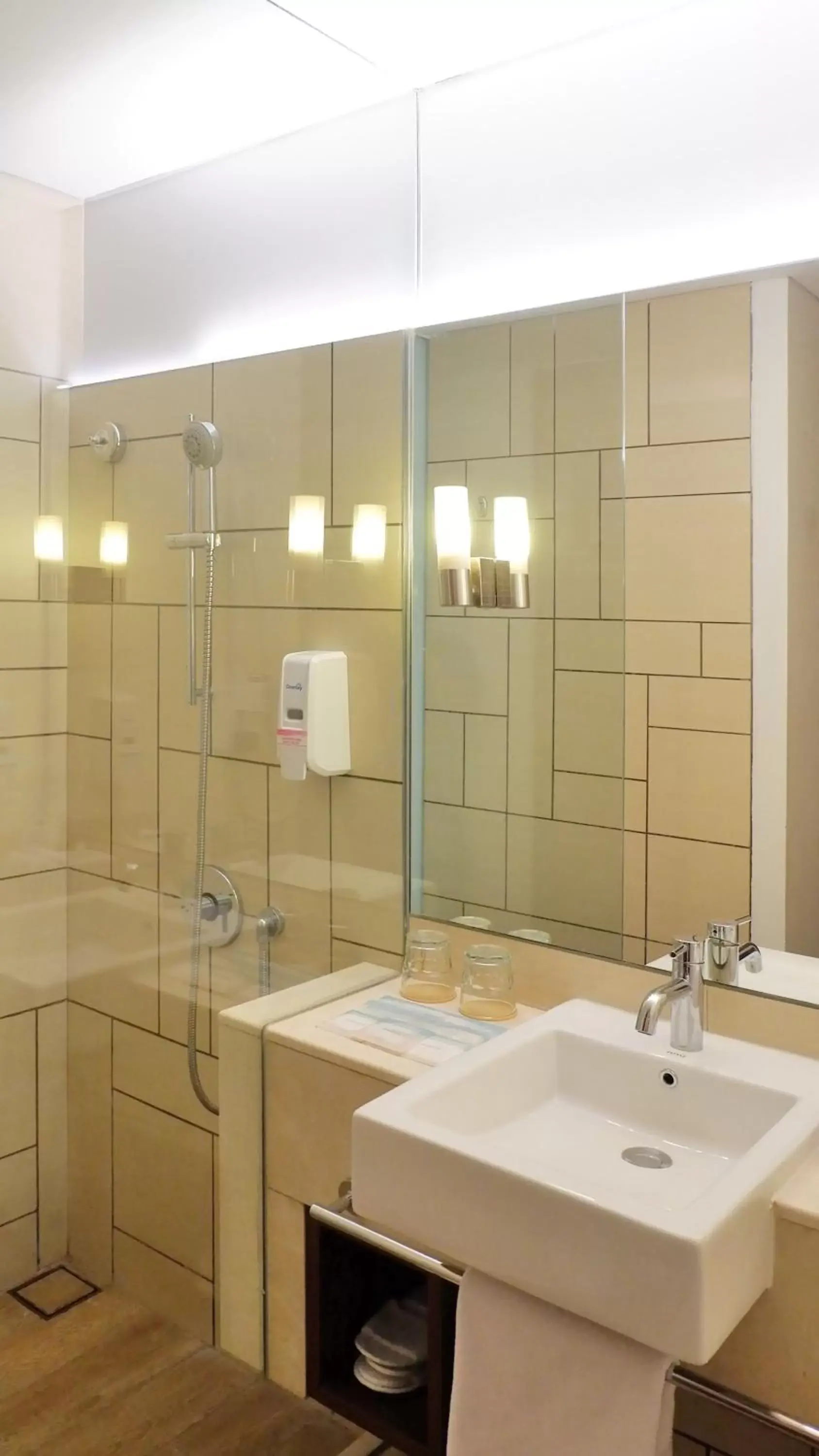 Bathroom in Holiday Inn Express Jakarta Pluit Citygate, an IHG Hotel