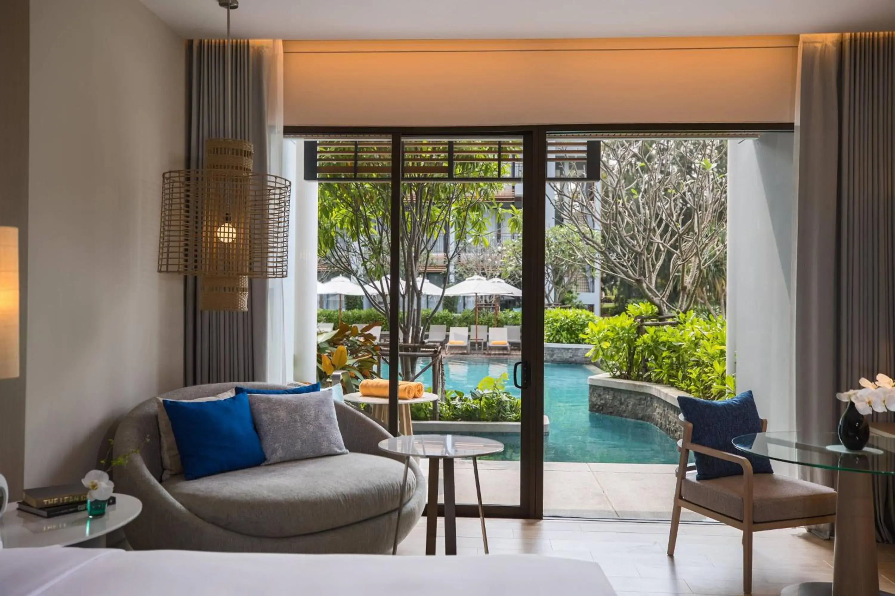 Swimming pool, Seating Area in Renaissance Pattaya Resort & Spa