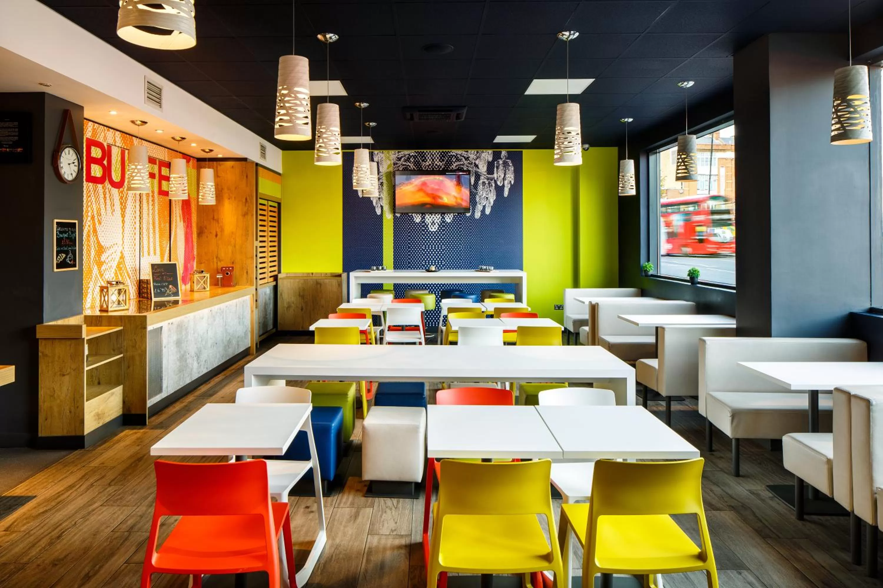 Lobby or reception in ibis budget London Hounslow