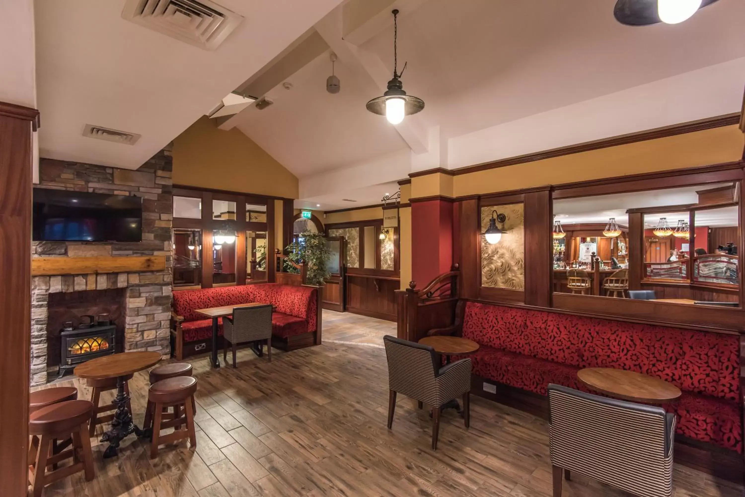 Restaurant/places to eat, Lounge/Bar in Dunsilly Hotel