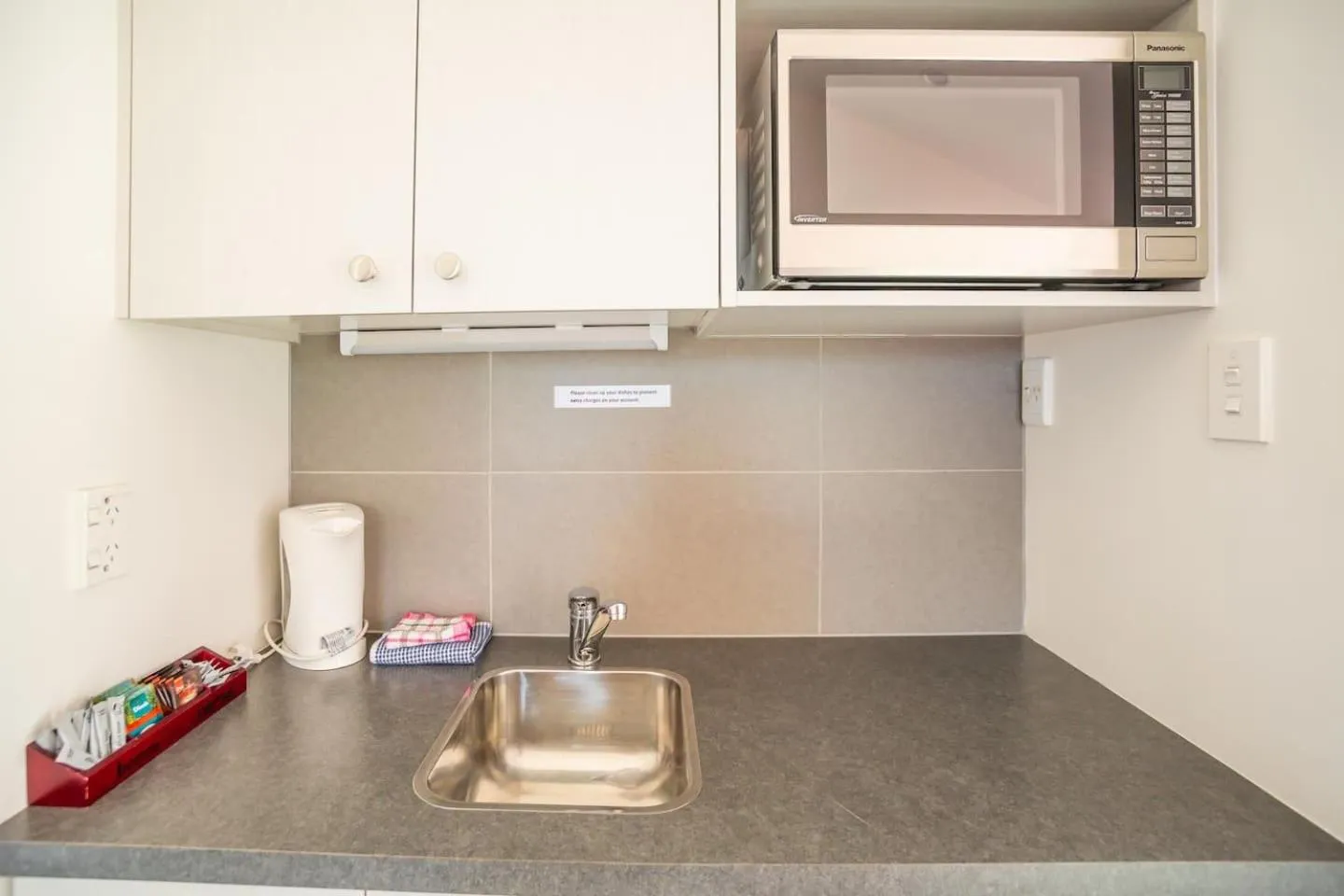 Kitchen or kitchenette in Christchurch Park Motel