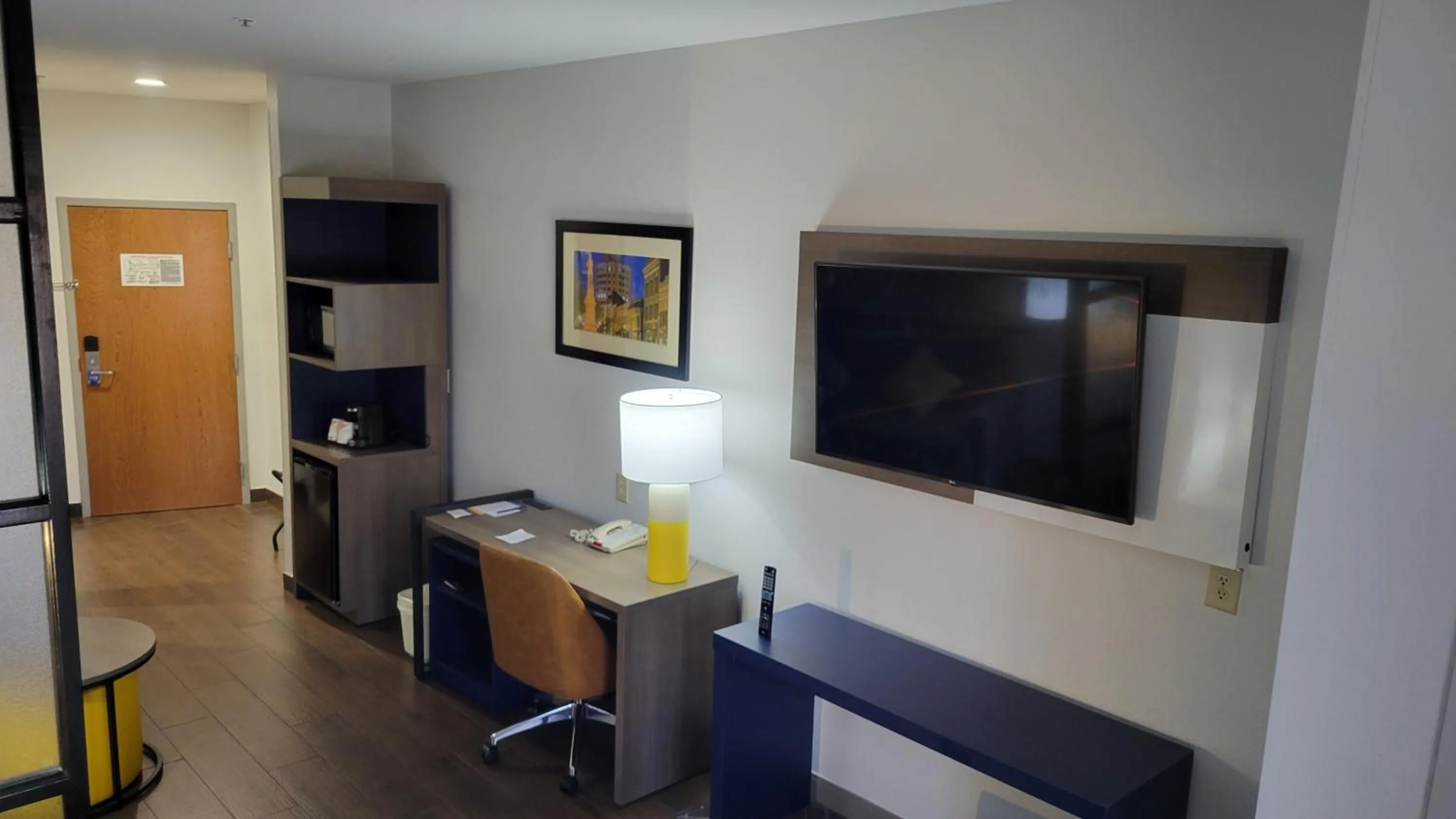 TV and multimedia in Comfort Suites Macon Northwest