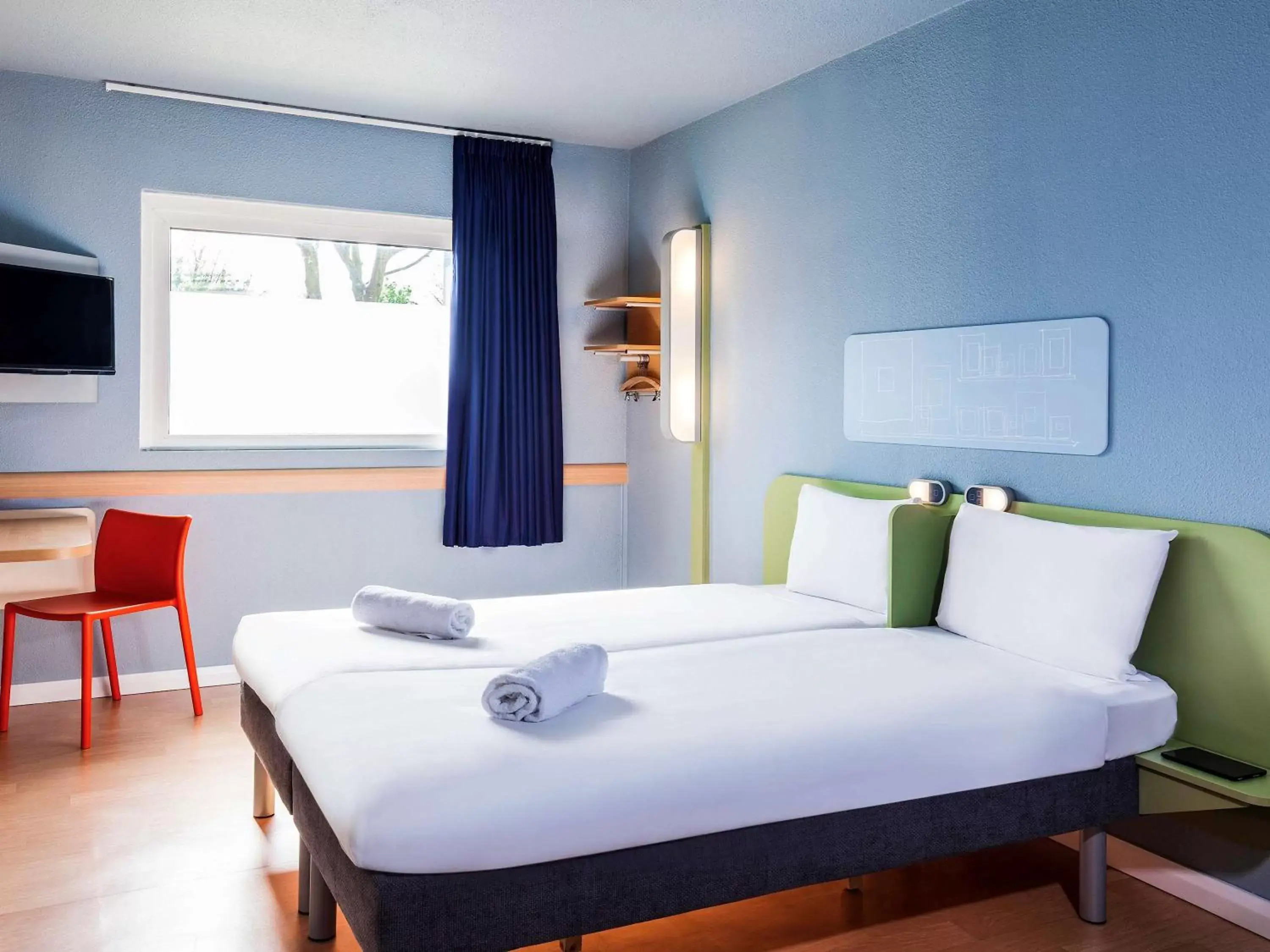 Photo of the whole room, Bed in ibis budget London Barking