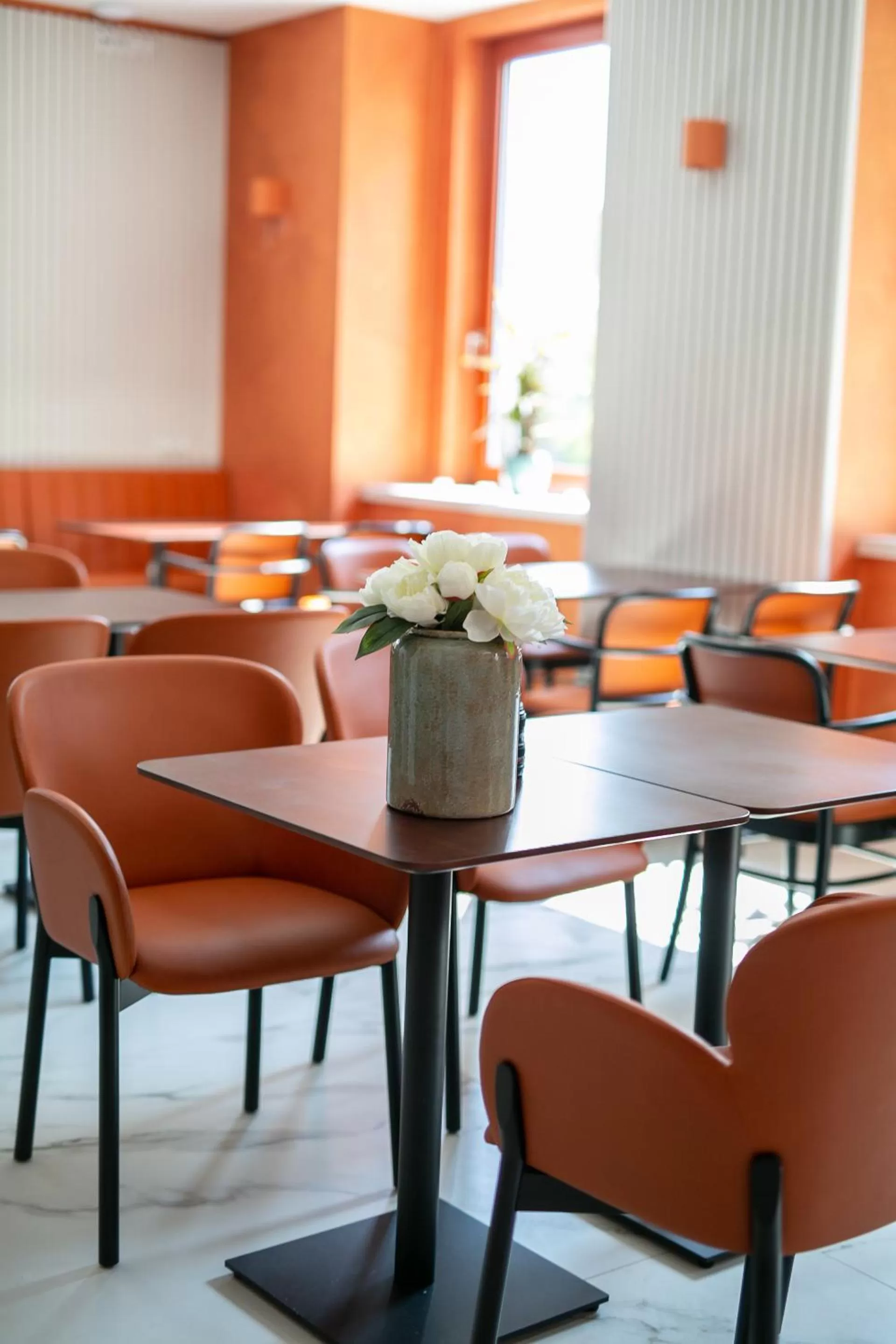 Restaurant/places to eat in Hotel Central Park