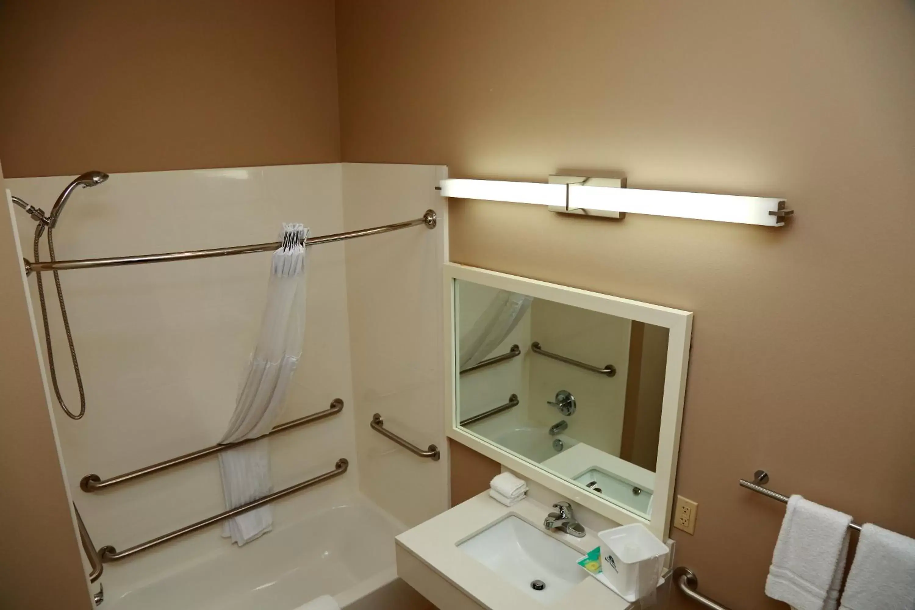 Bathroom in Americas Best Value Inn & Suites-Prairieville