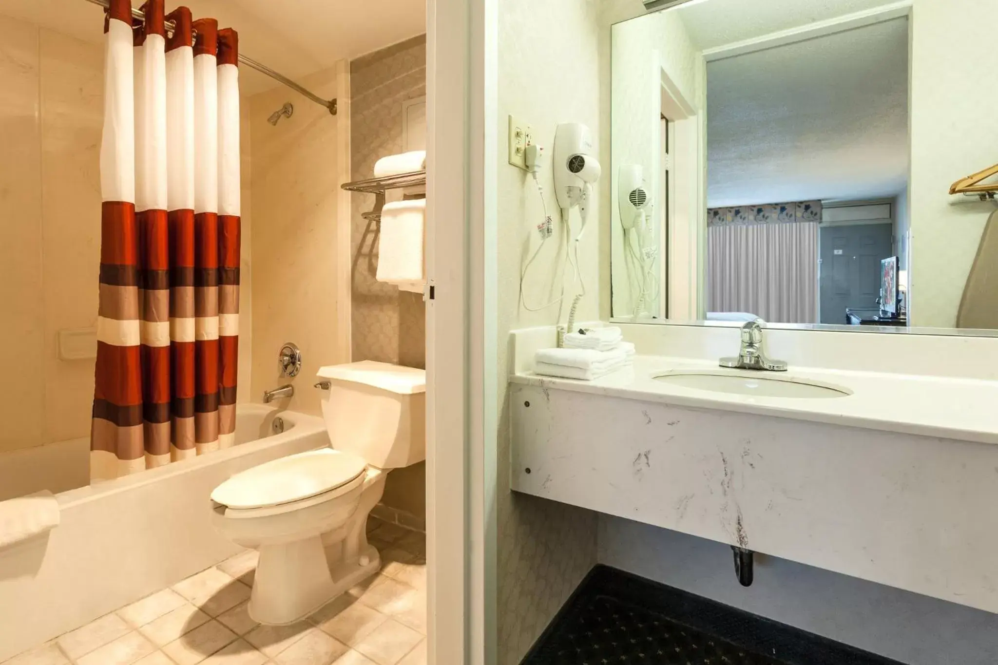 Bathroom in Red Roof Inn & Suites Dekalb