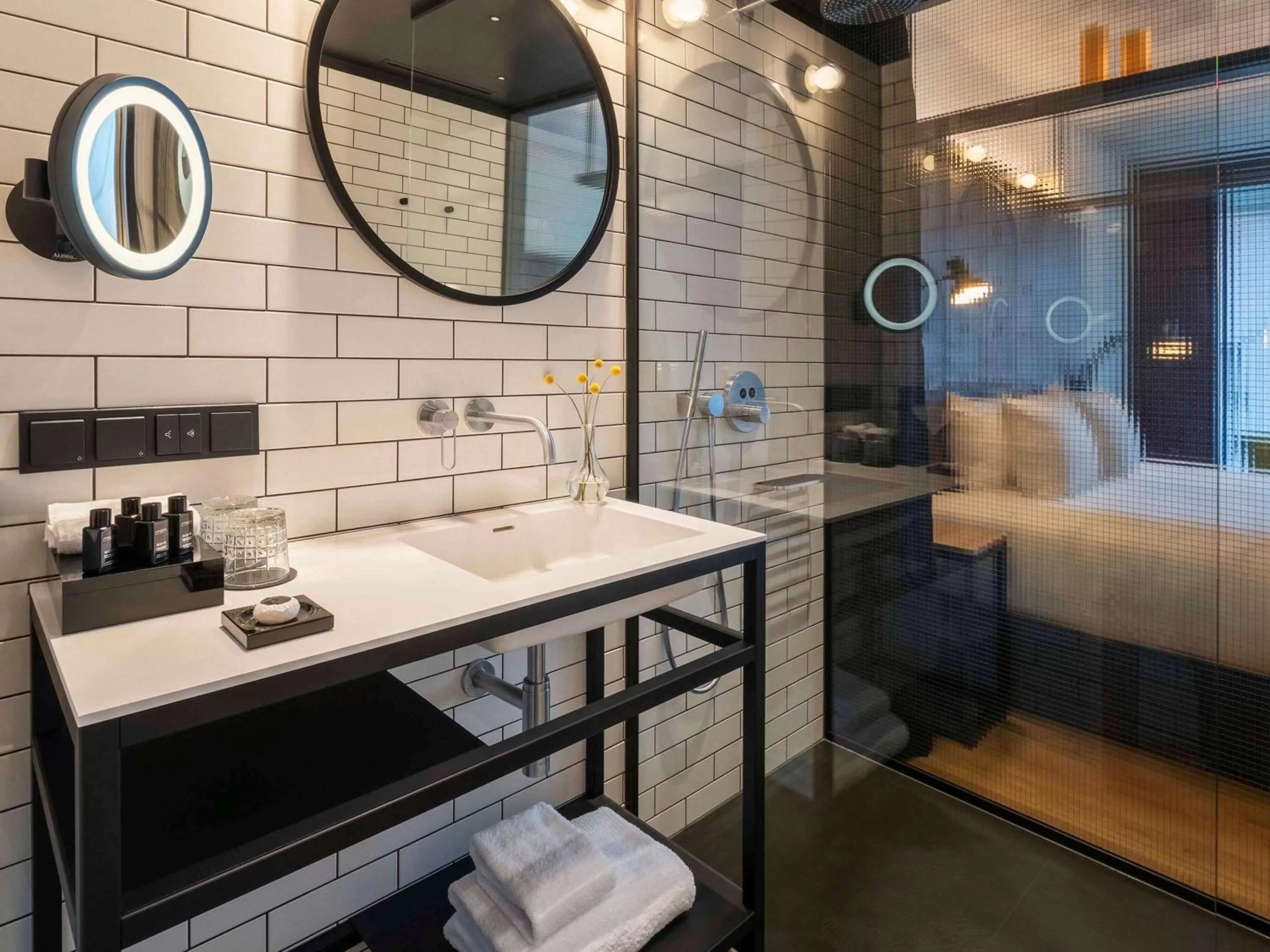 Photo of the whole room, Bed in The Bridge Wroclaw - MGallery