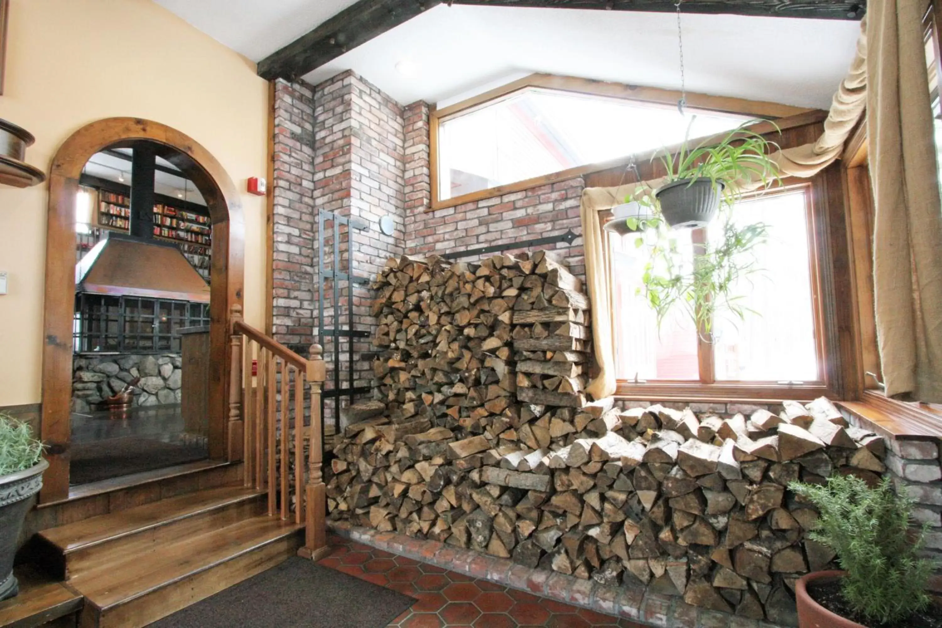 Lounge or bar in Old Saco Inn