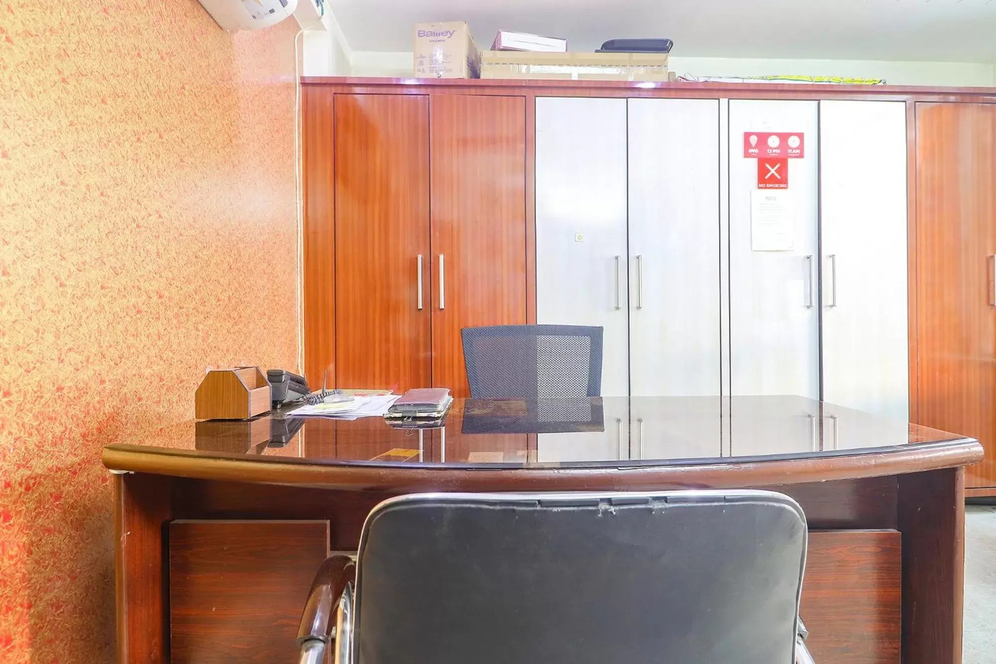 Lobby or reception in FabExpress Golden Gate - Nr Hitech City Lobby or reception in FabExpress Golden Gate - Nr Hitech City