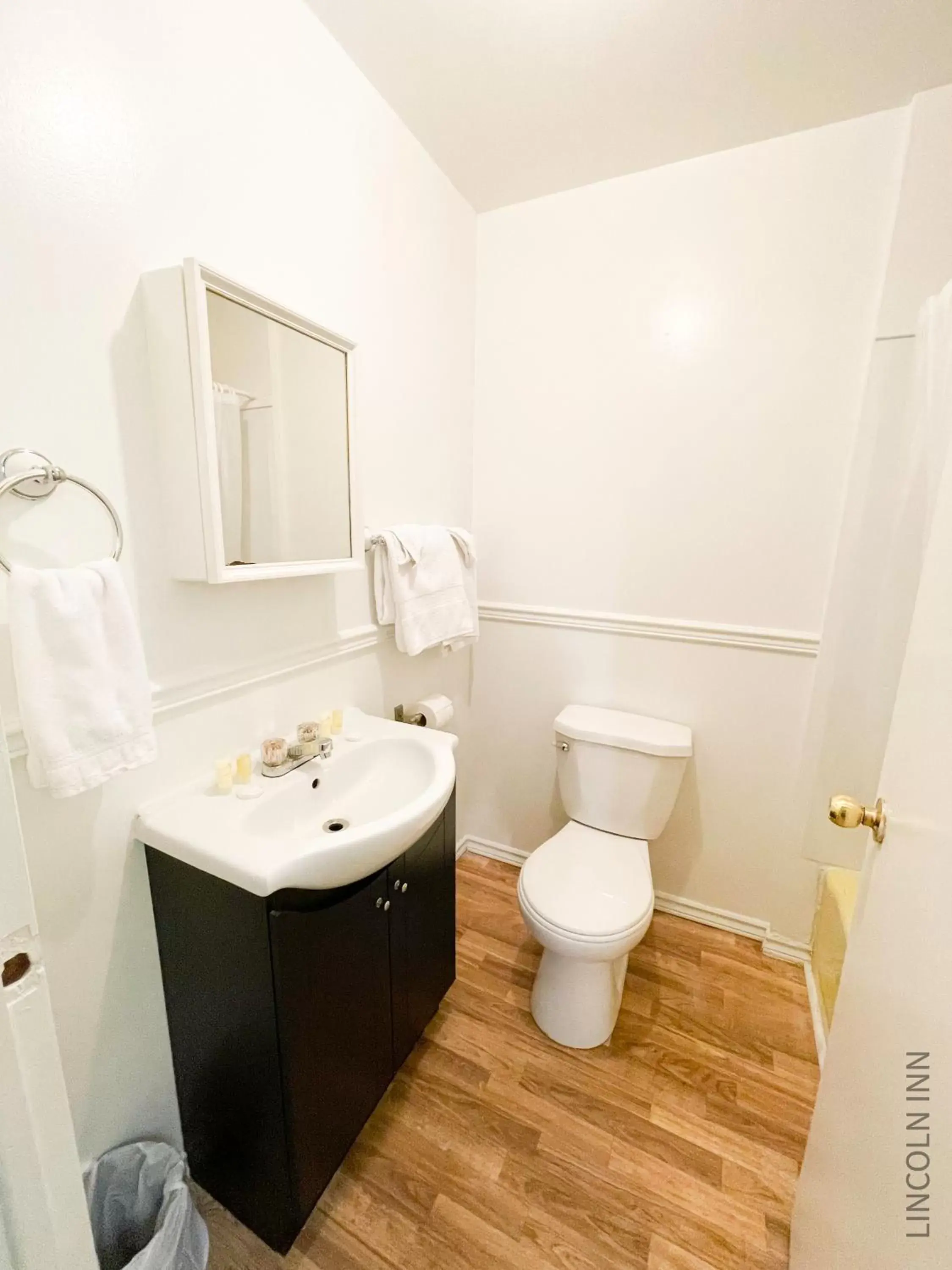 Bathroom in Lincoln Inn Fredericton