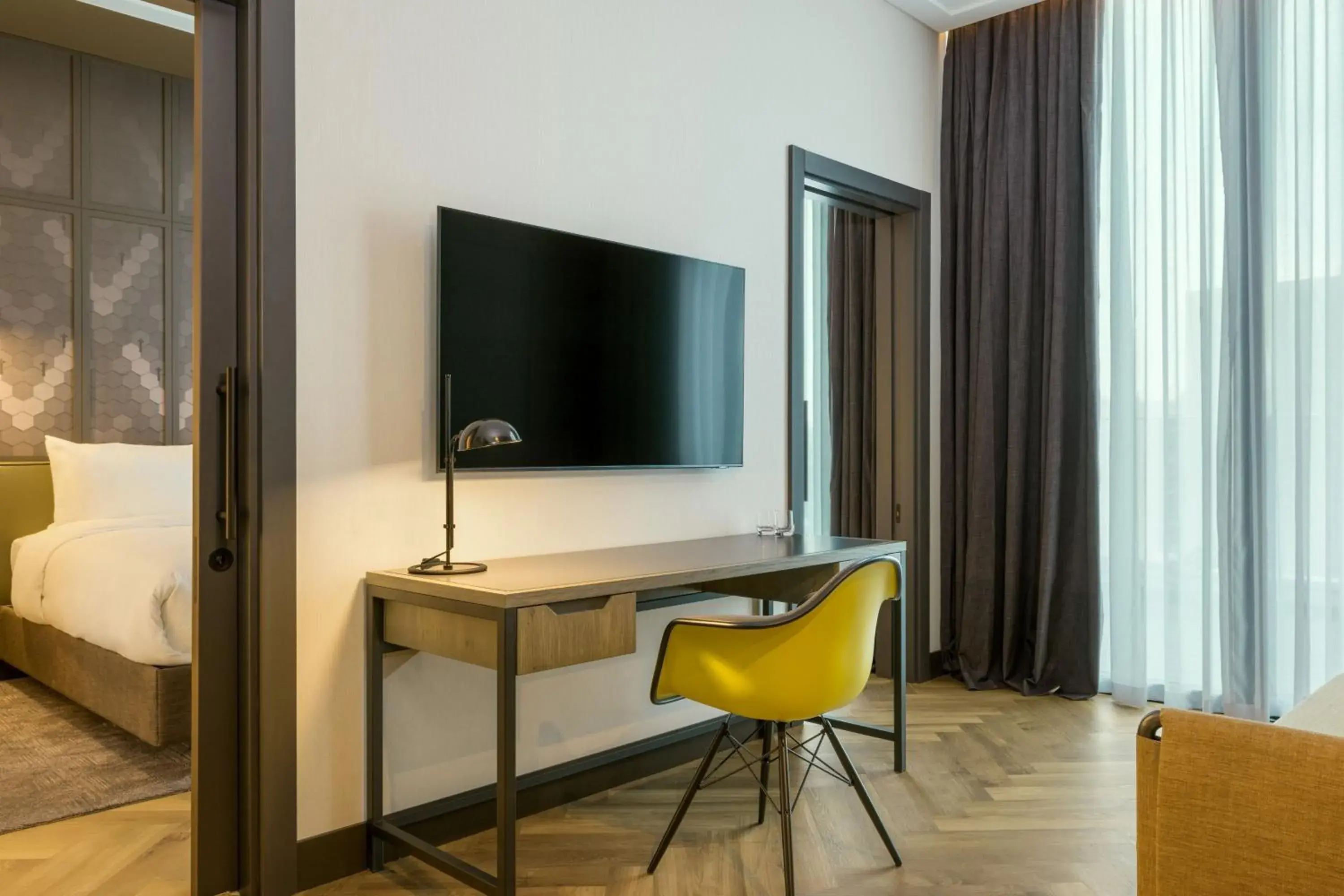 Bedroom, TV/Entertainment Center in Four Points by Sheraton Budapest Danube