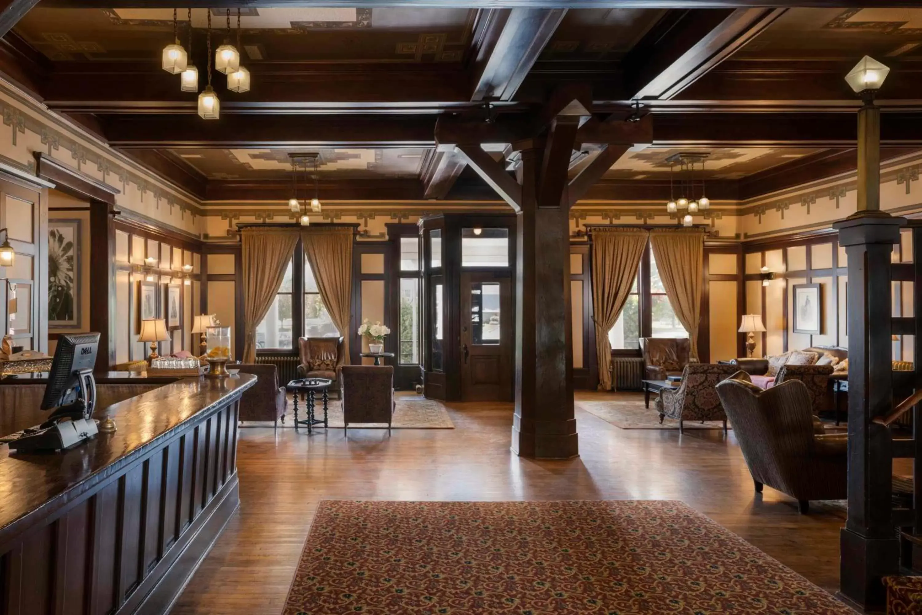 Lobby or reception, Restaurant/Places to Eat in The Sacajawea Hotel
