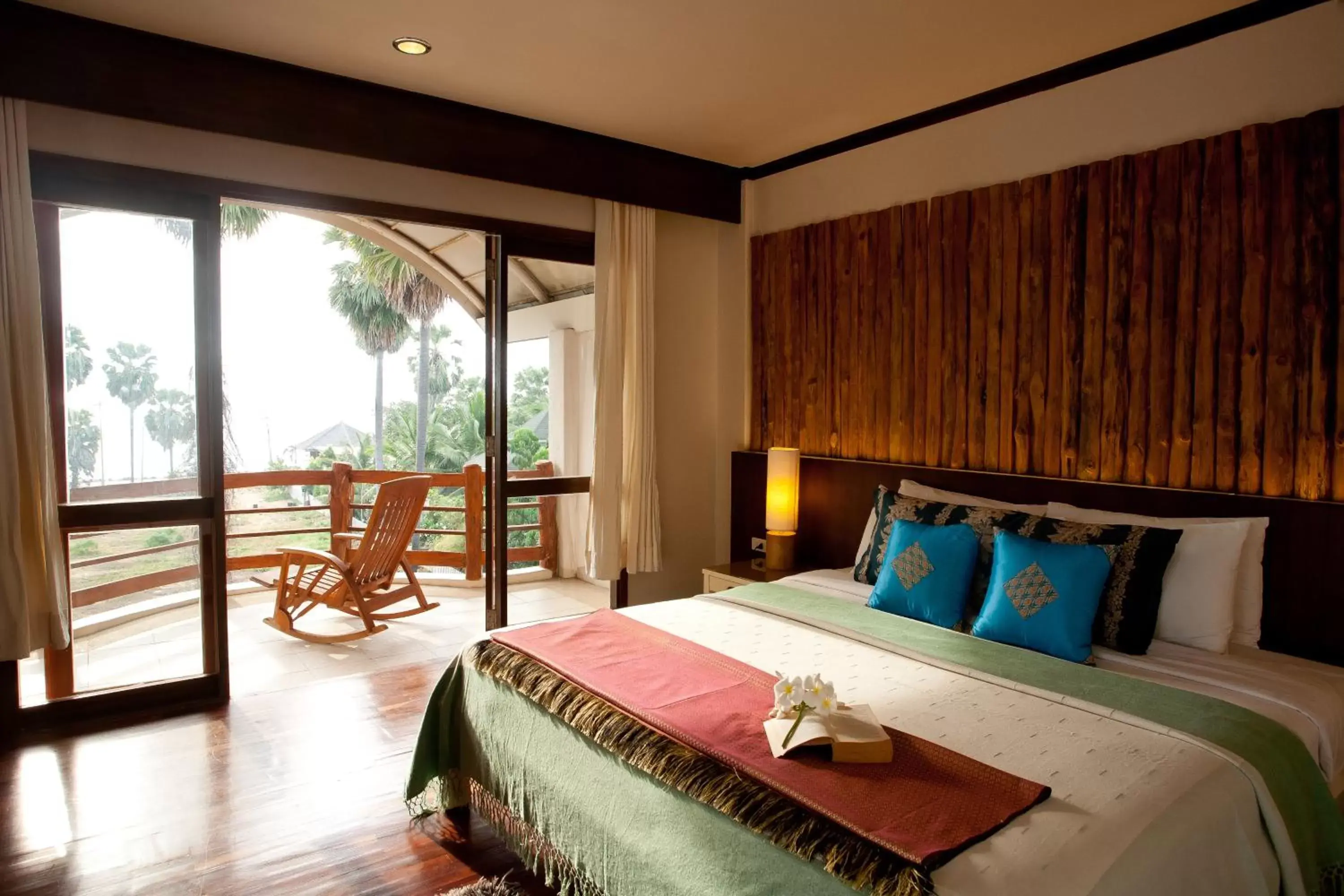 Day, Bed in Tanaosri Resort