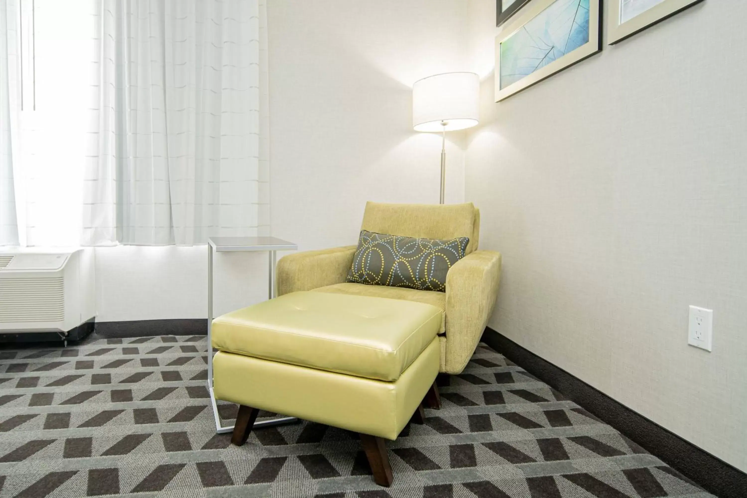 Lounge or bar, Seating Area in TownePlace Suites by Marriott Brantford and Conference Centre