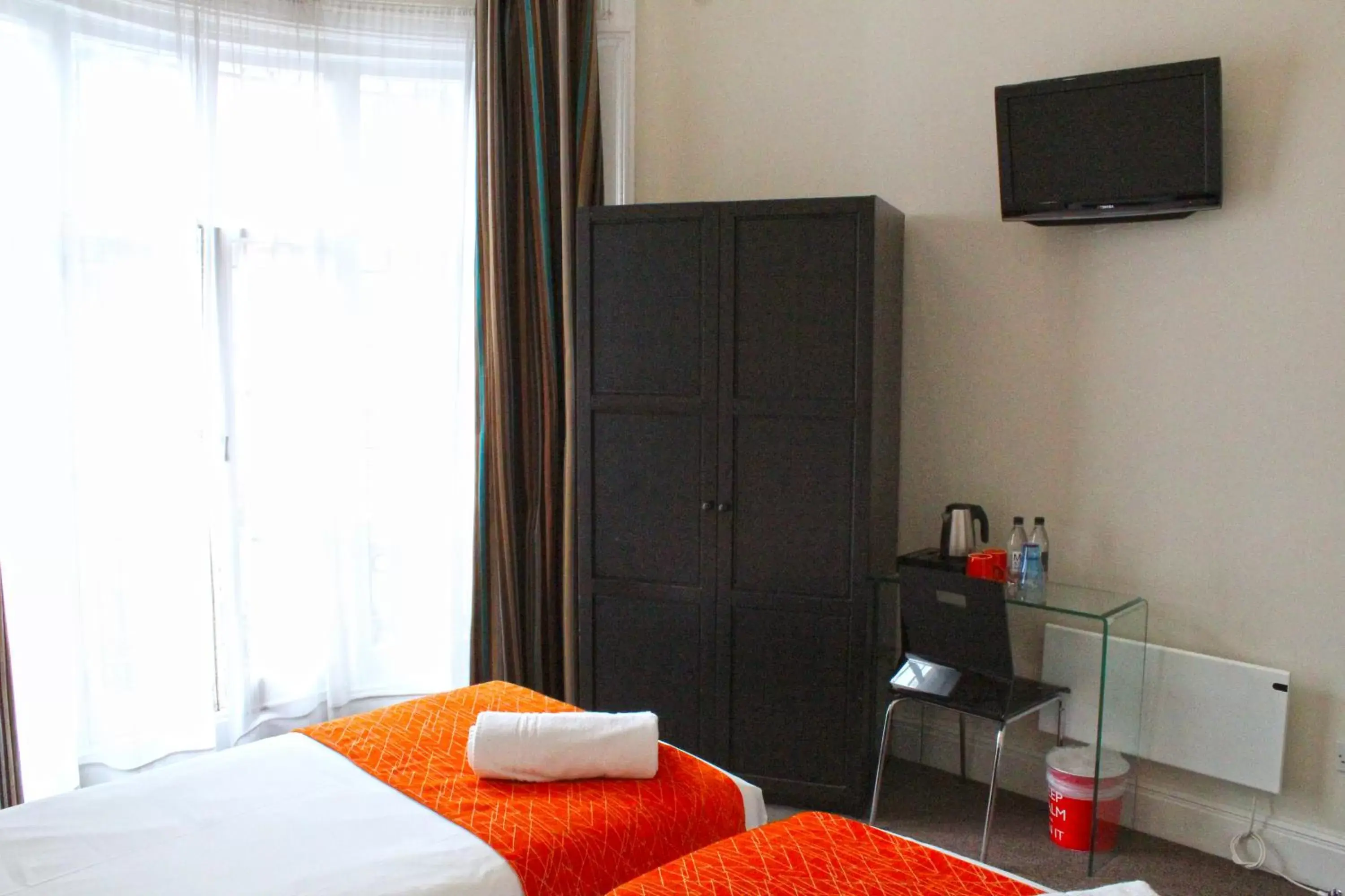 Twin Room in 25 Paddington Hotel Twin Room in 25 Paddington Hotel