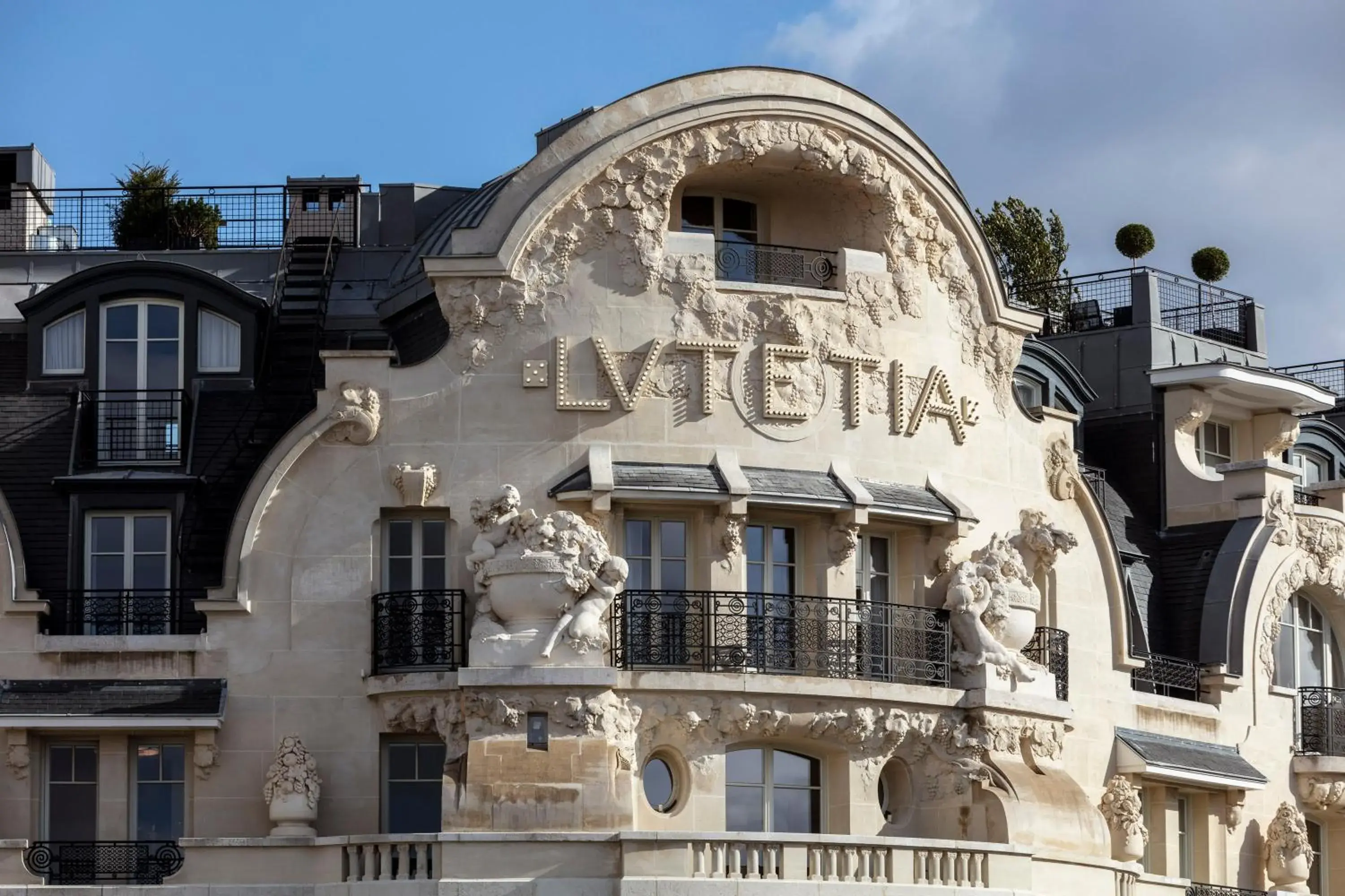 Property Building in Hotel Lutetia