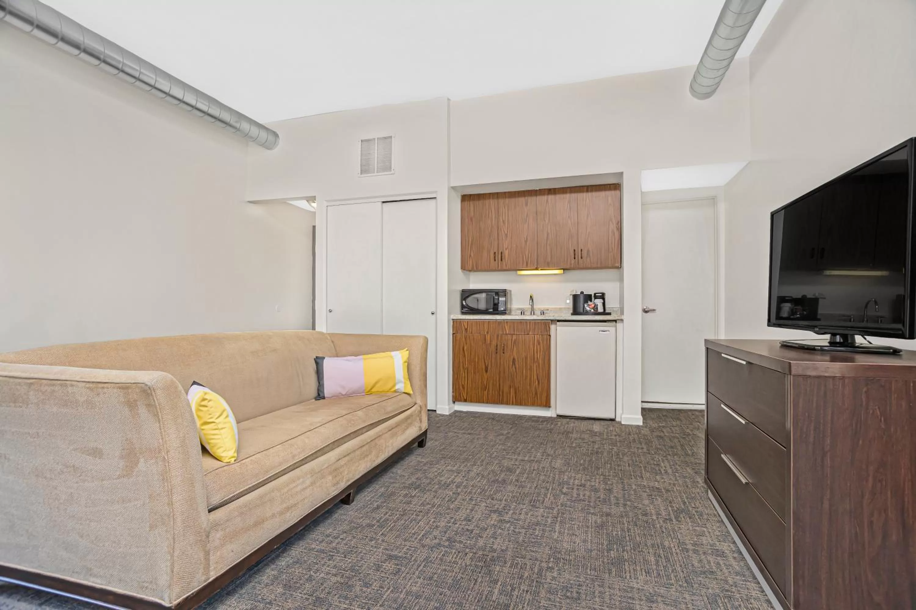 Bedroom in Ohio House Motel