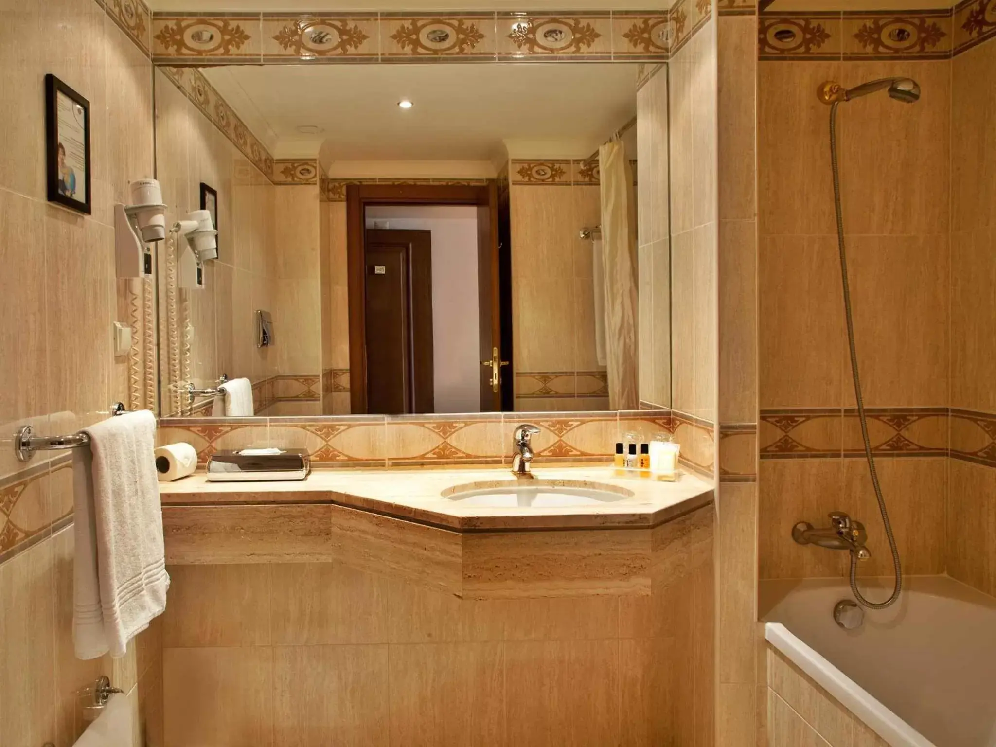 Bathroom in TURIM Lisboa Hotel