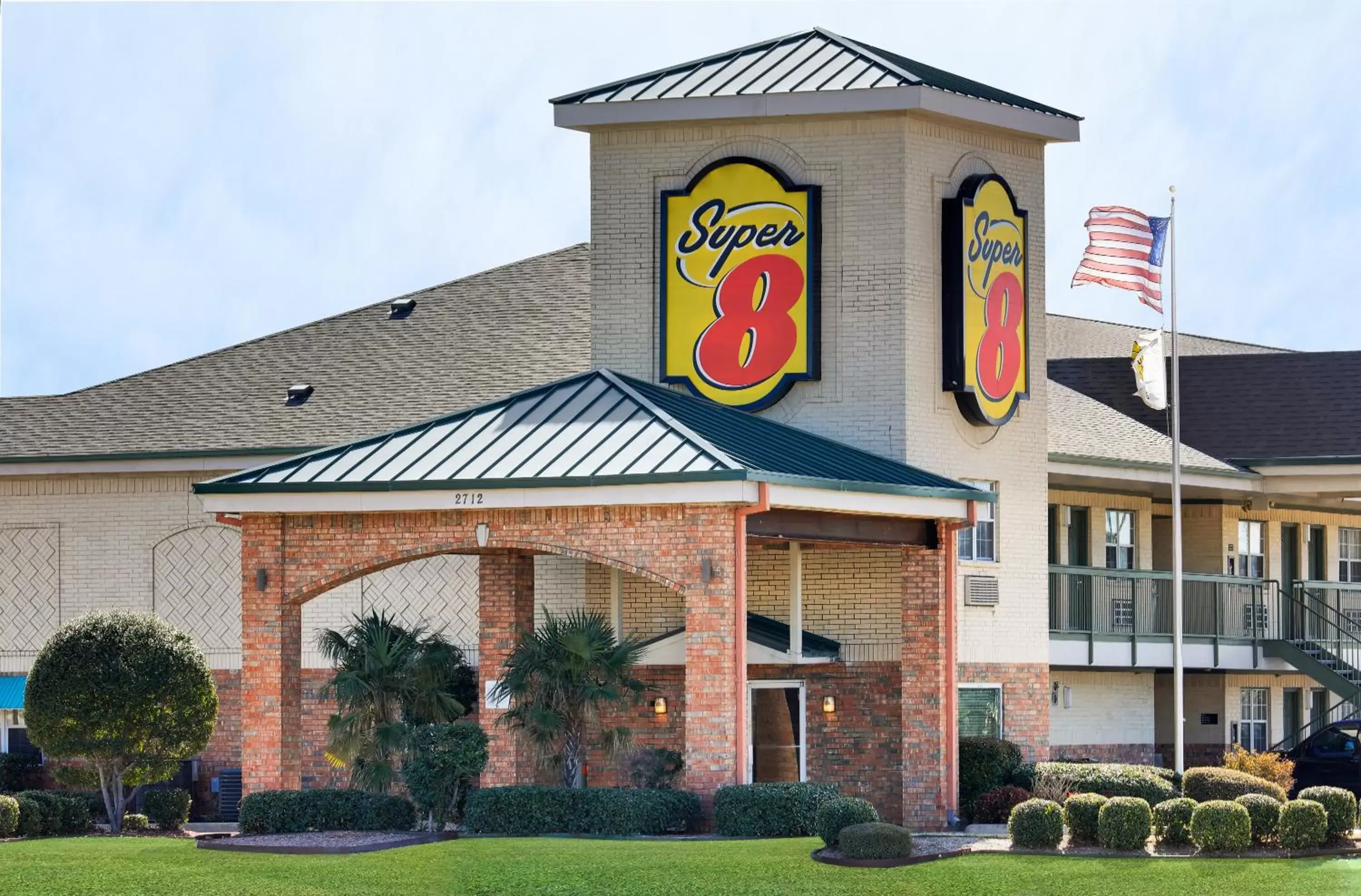 Facade/entrance, Property Building in Super 8 by Wyndham Arlington Near AT&T Stadium