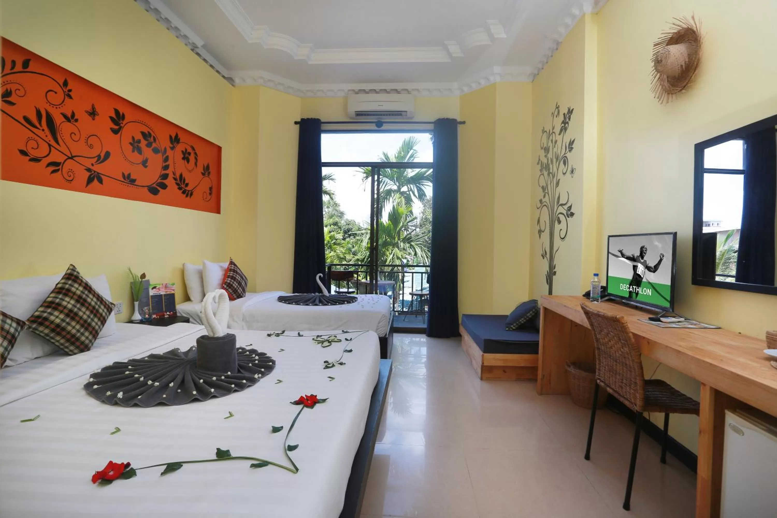 Bed in Central Indochine d'Angkor Hotel