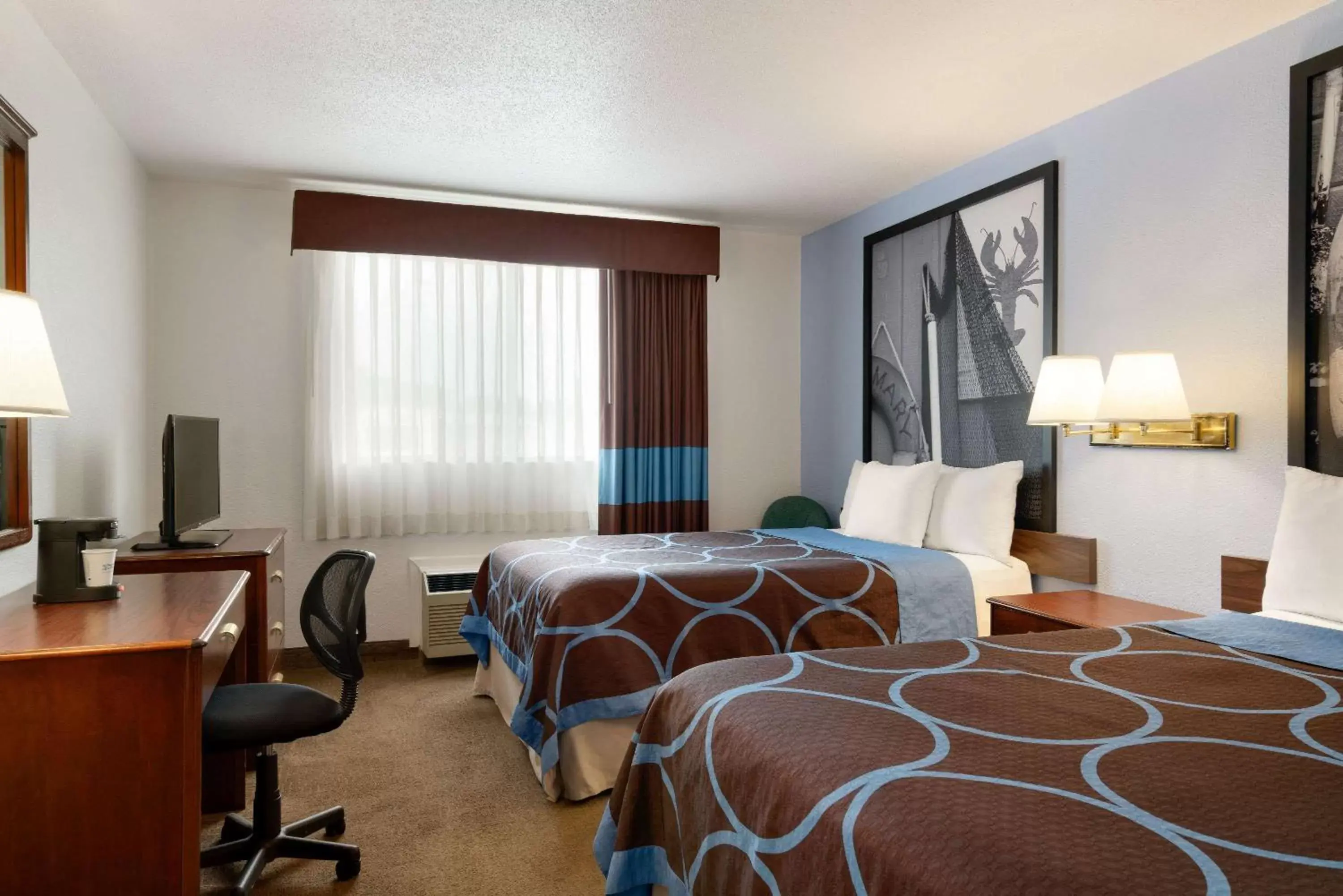Photo of the whole room, Bed in Super 8 by Wyndham Portland/Westbrook Area