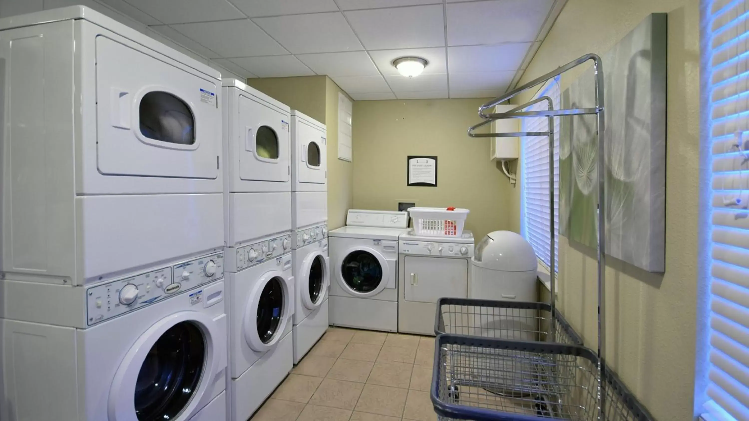 Other, Kitchen/Kitchenette in Staybridge Suites - Cincinnati North, an IHG Hotel