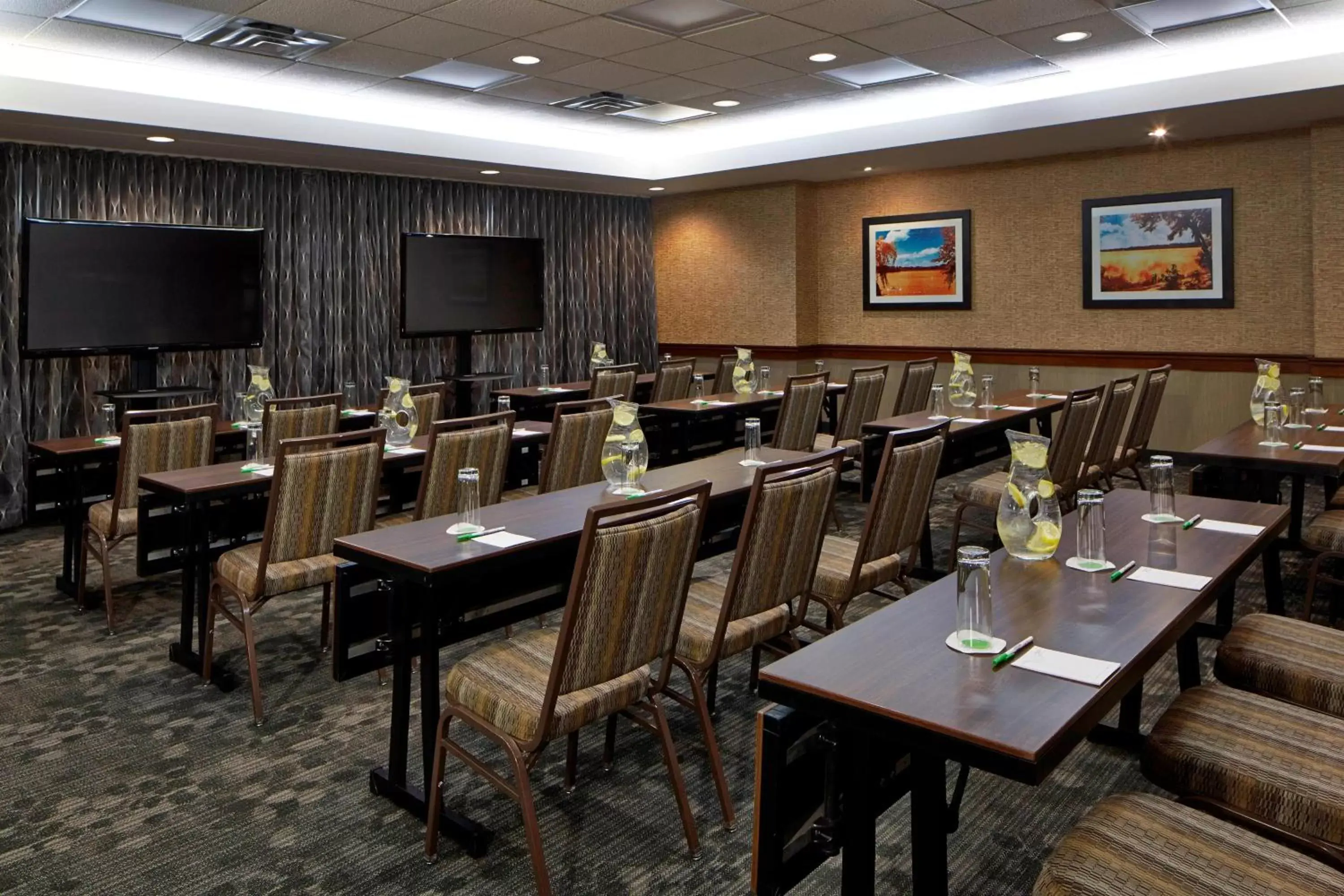 Meeting/conference room, Restaurant/Places to Eat in Courtyard by Marriott Bloomington Mall of America