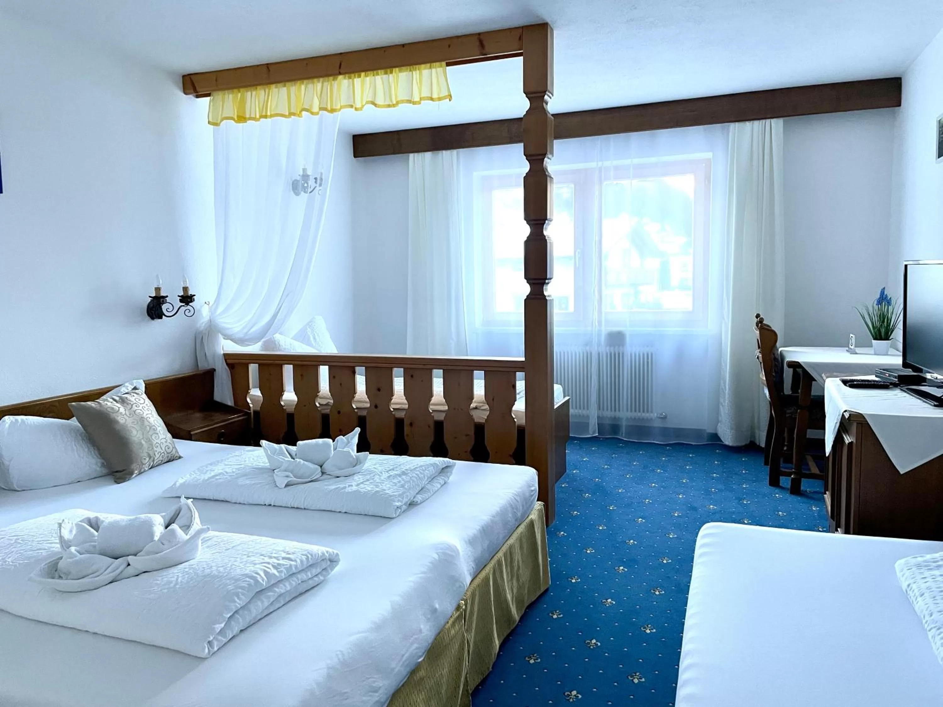 Bed in Hotel Marienhof- Erstes Motorradhotel in Fliess!