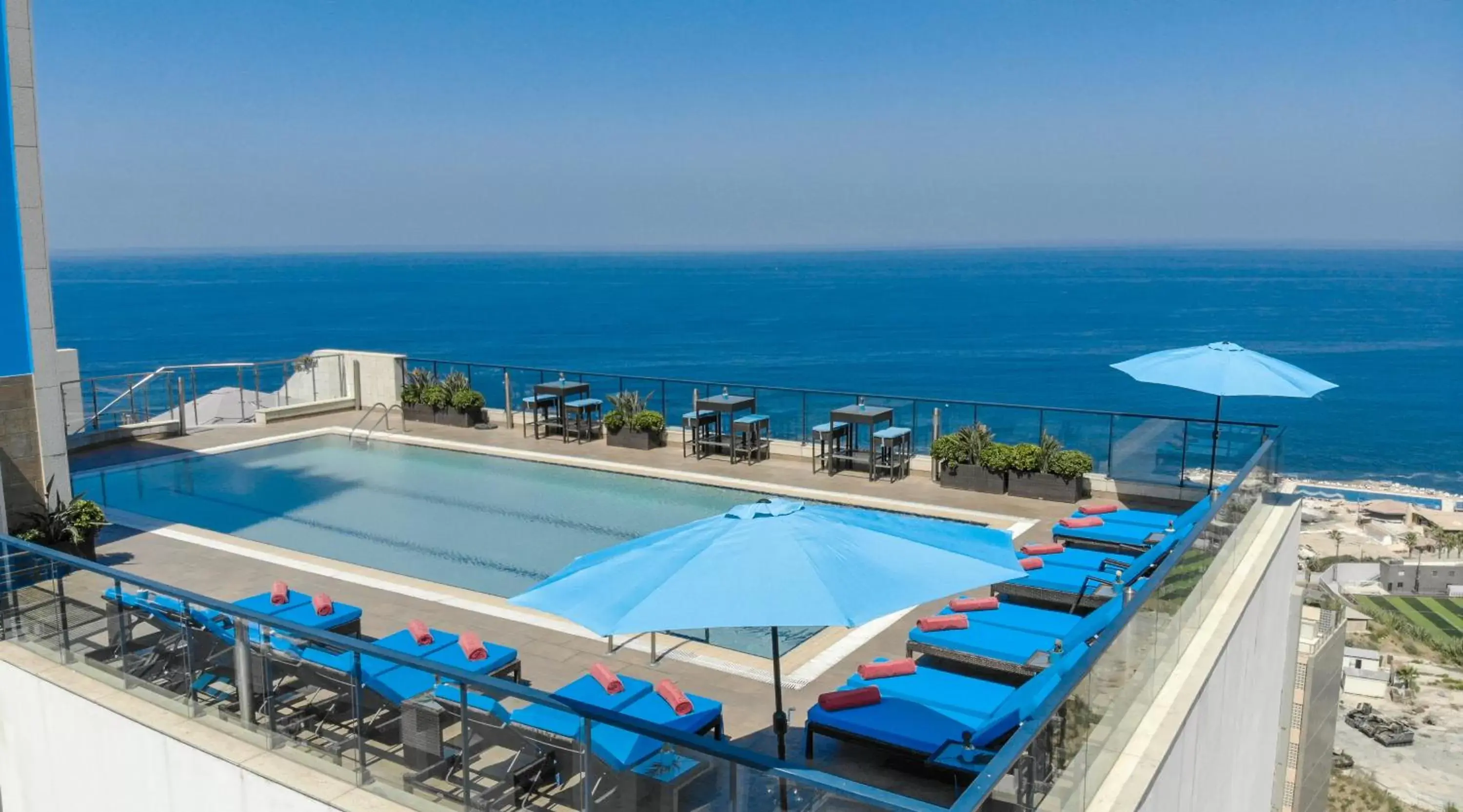 Swimming pool in Raouche Arjaan by Rotana Swimming pool in Raouche Arjaan by Rotana