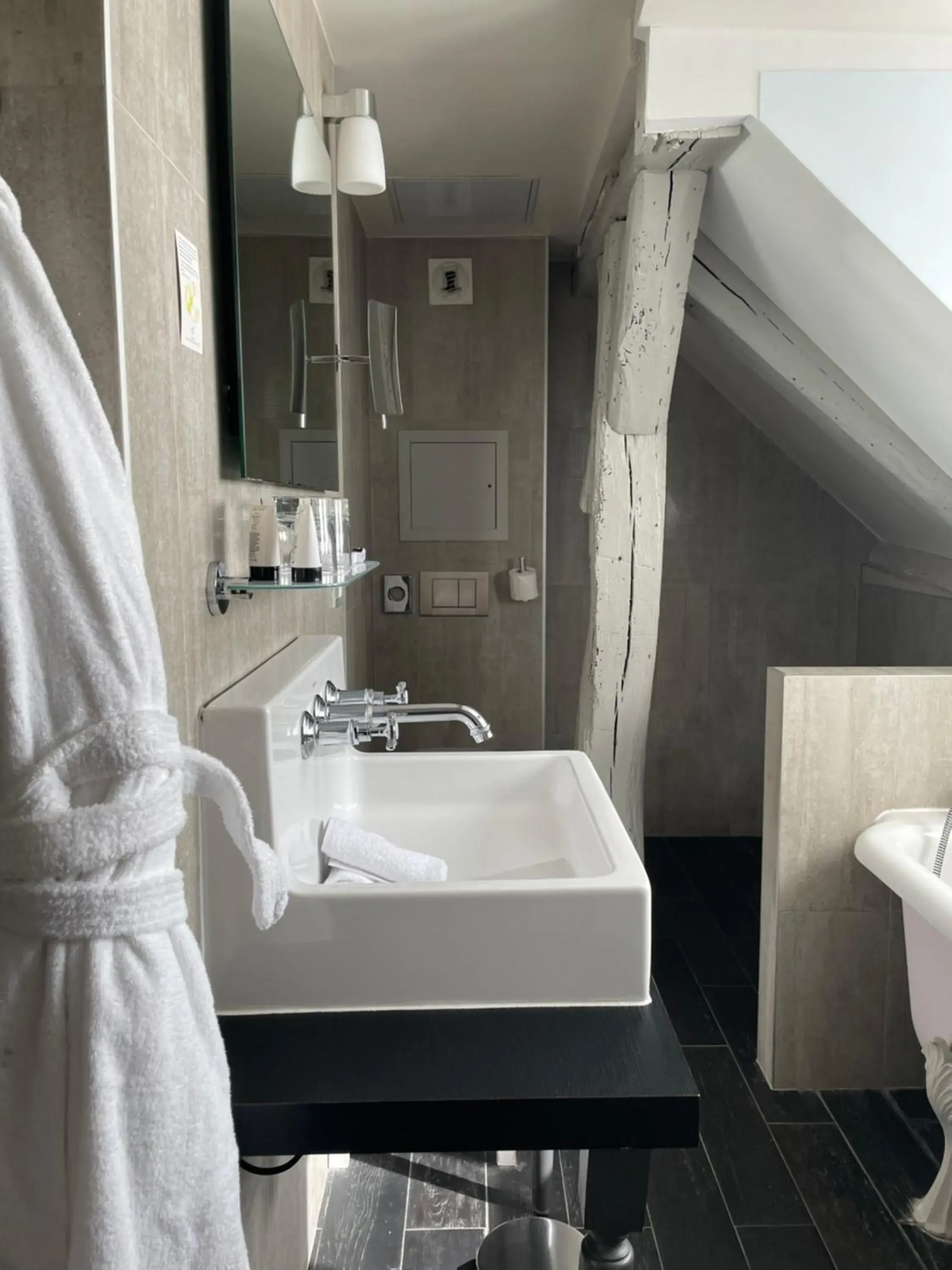 Bathroom in Les Plumes Hotel