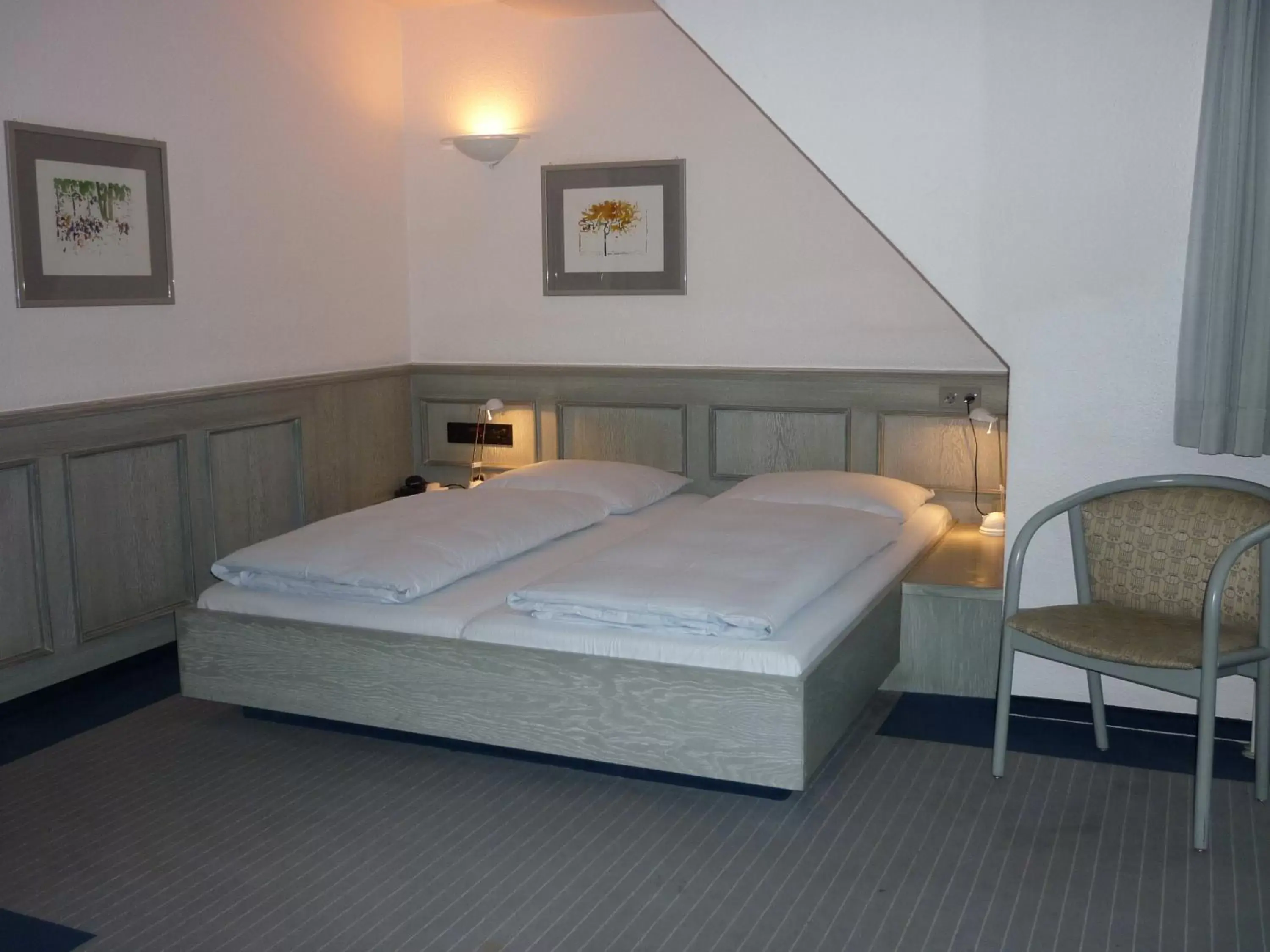 Bed in Avenue Hotel