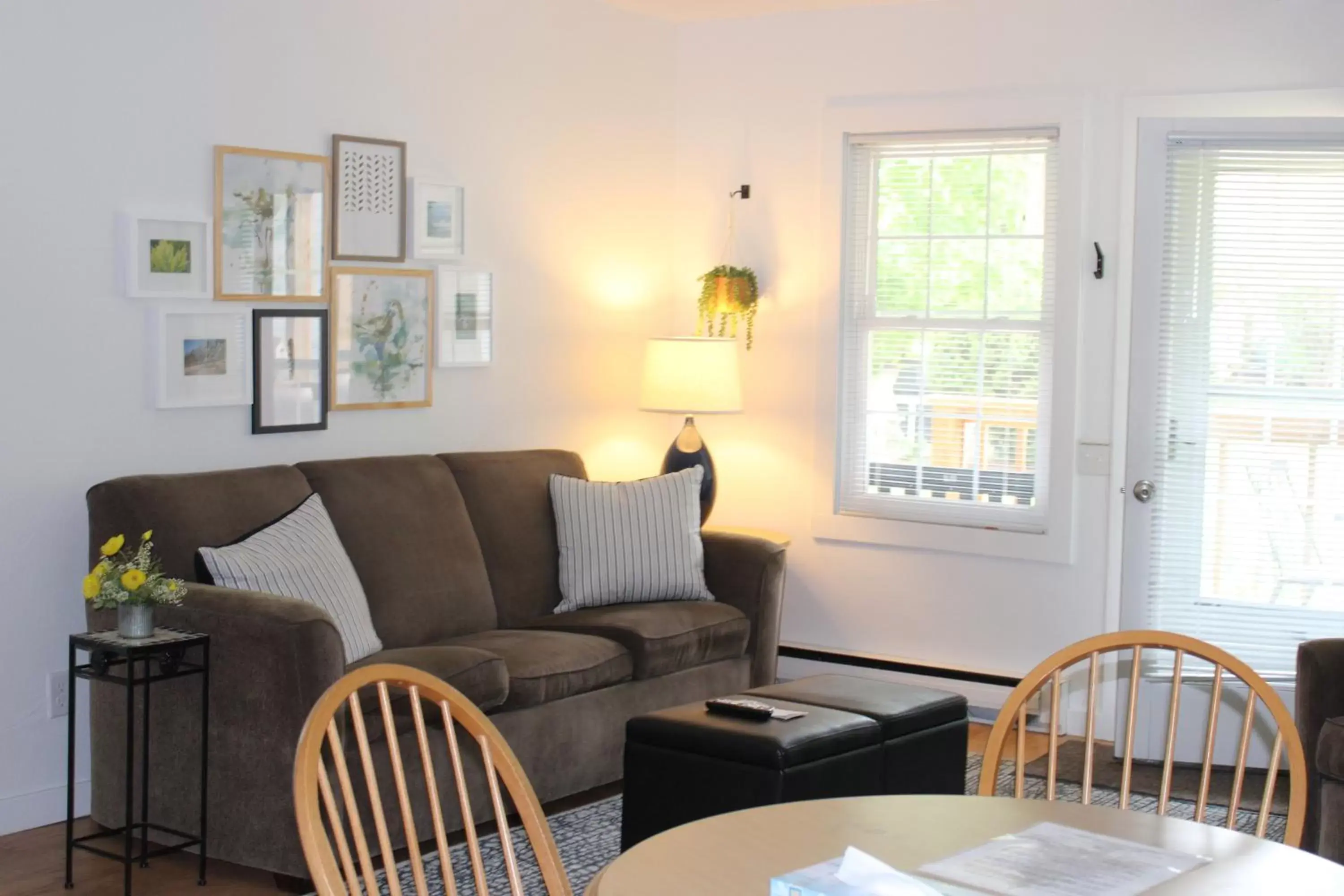 Living room, Seating Area in Cedar Court Inn