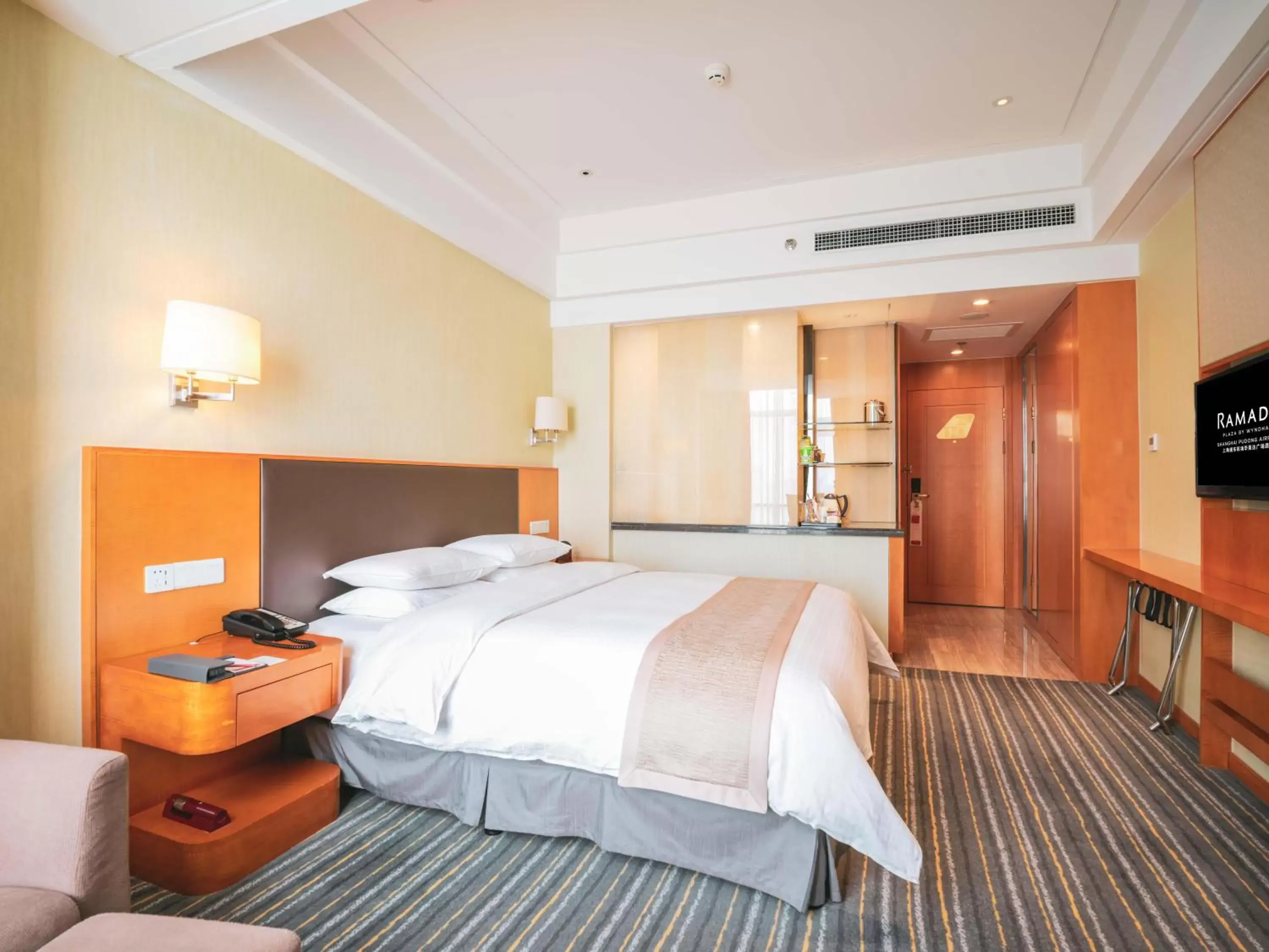 Bed in Ramada Plaza Shanghai Pudong Airport - A journey starts at the PVG Airport