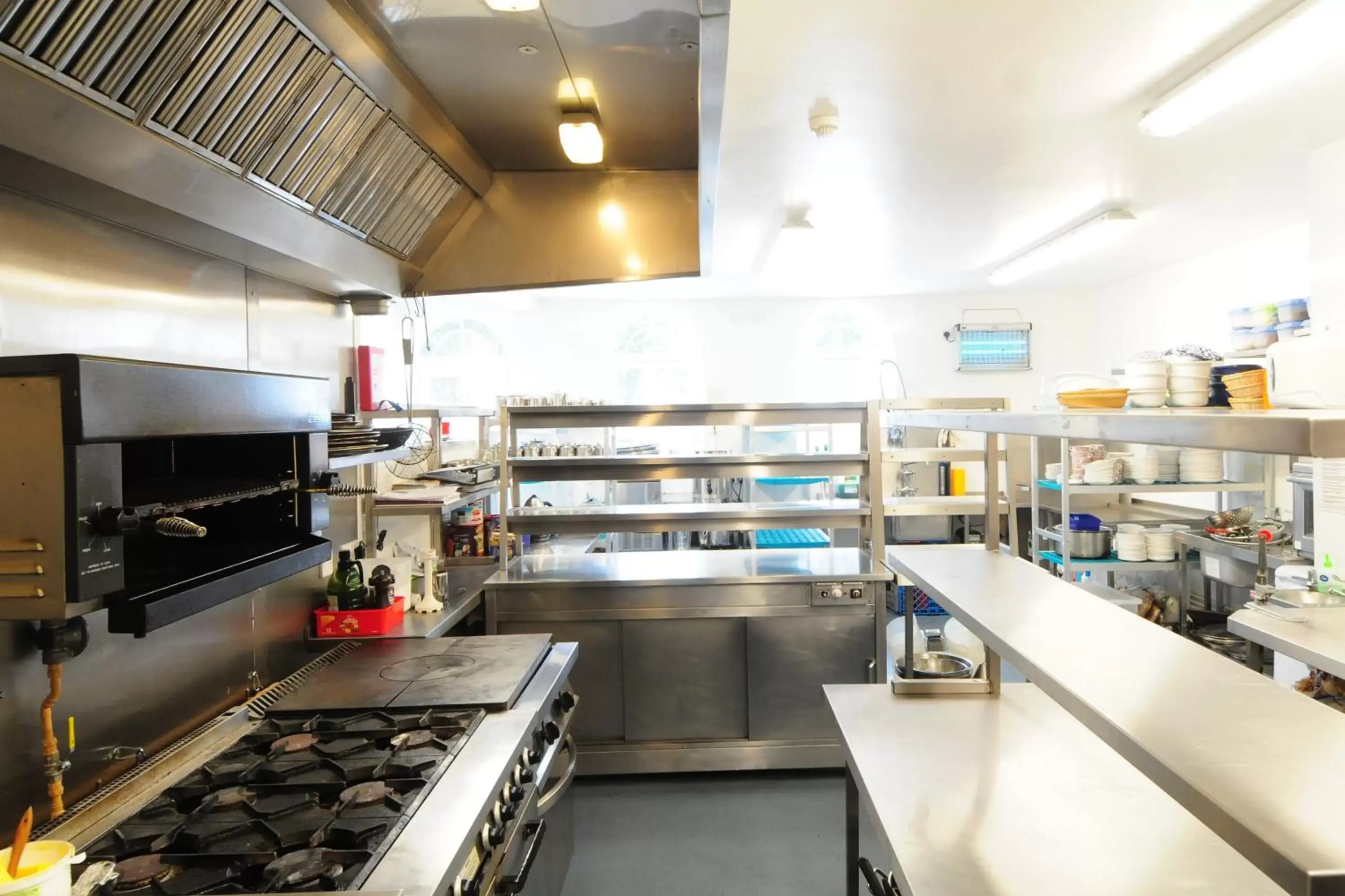 Kitchen/Kitchenette in Furzedown Hotel