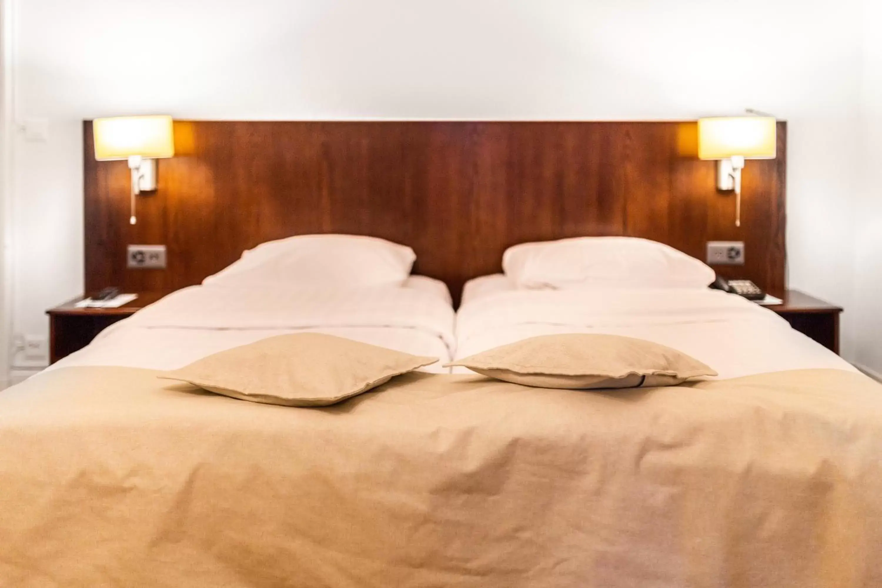 Bed in J5 Hotels Helvetie & La Brasserie