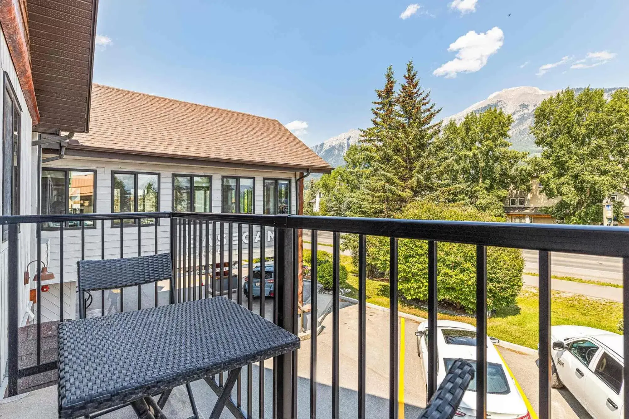 View (from property/room), Balcony/Terrace in Basecamp Lodge Canmore