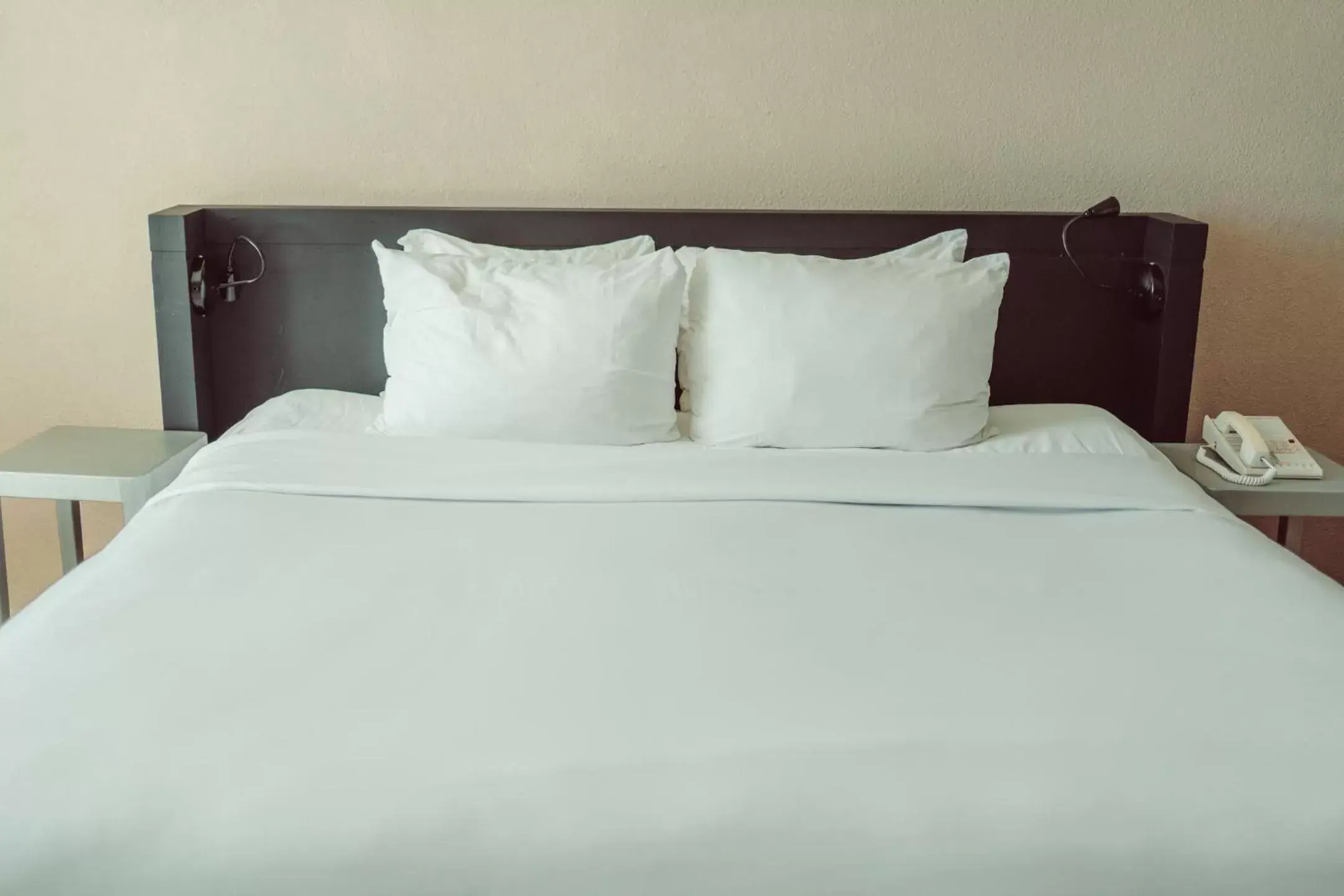 Bed in San Juan Water & Beach Club Hotel