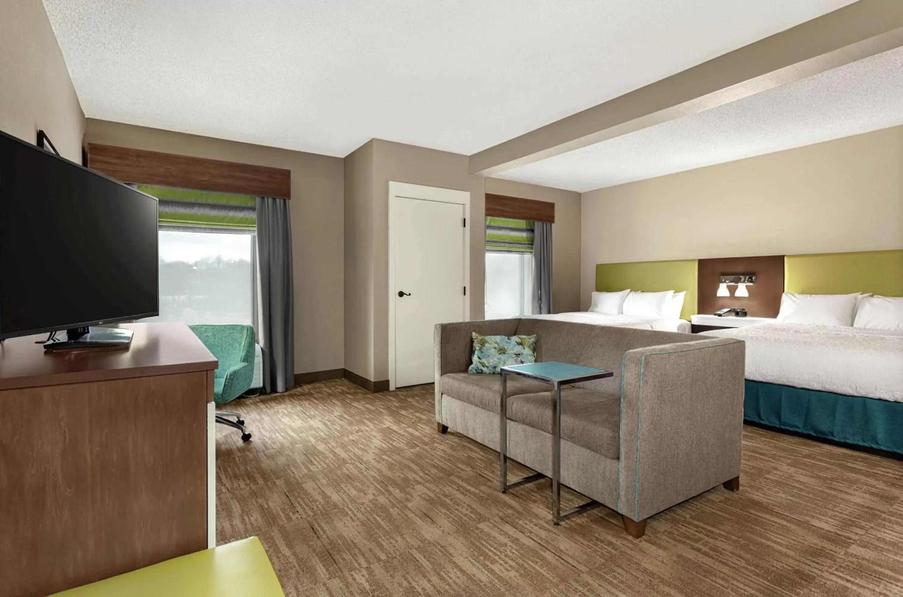 Bed, TV/Entertainment Center in Hampton Inn Morganton