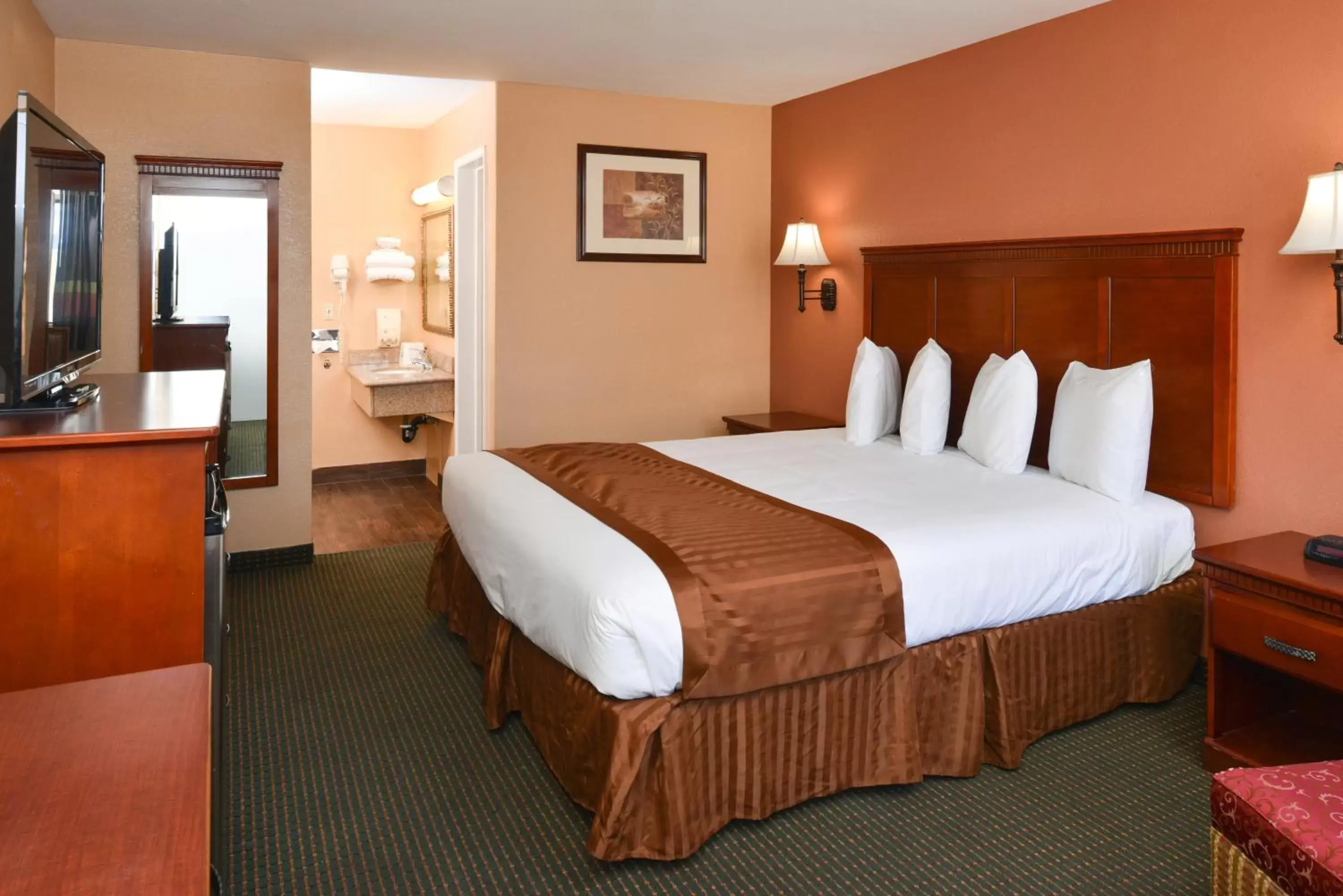 Bed in Americas Best Value Inn & Suites-East Bakersfield