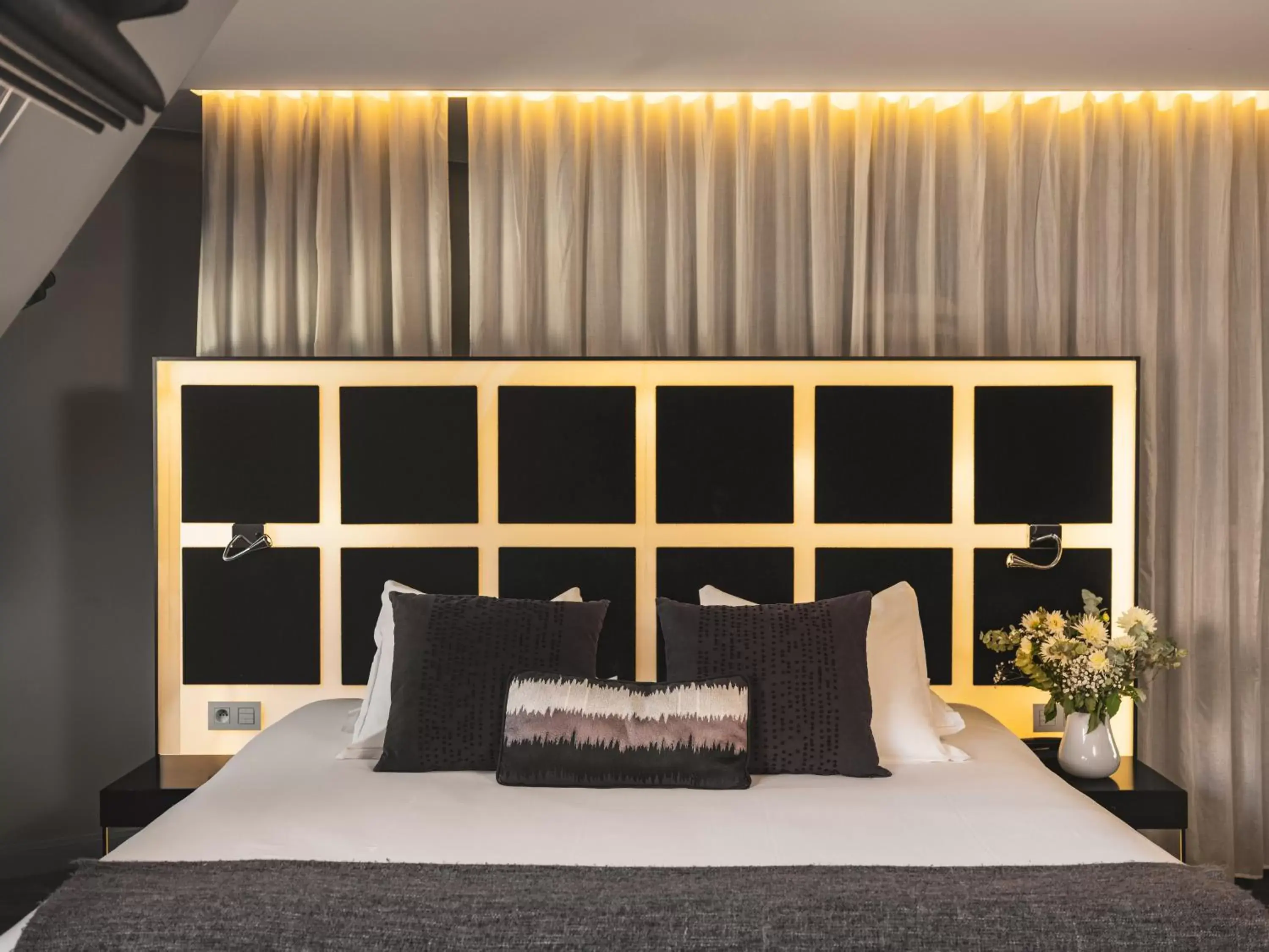 Bedroom, Bed in Legend Saint Germain
