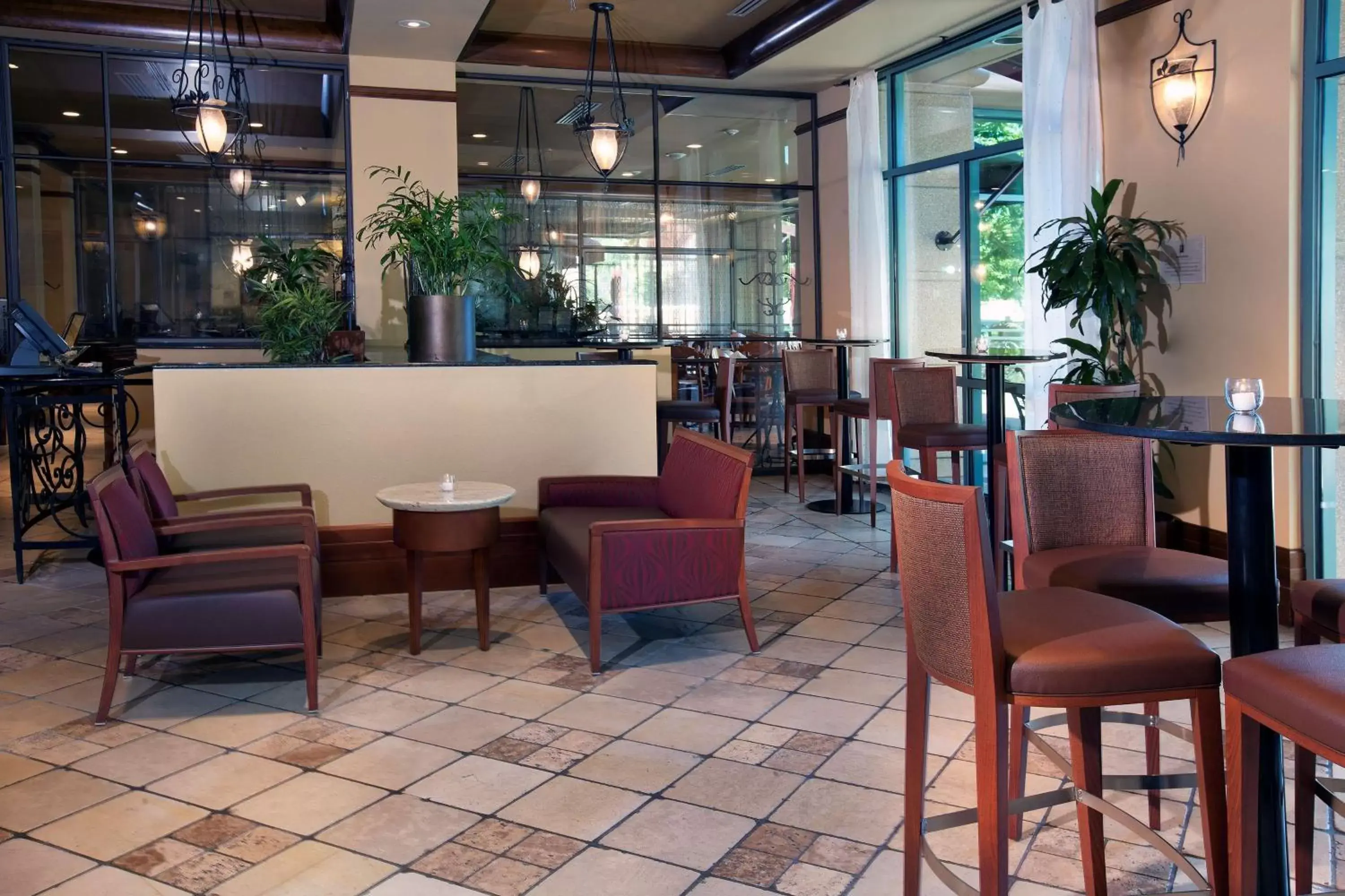 Dining area in Embassy Suites by Hilton Sacramento Riverfront Promenade