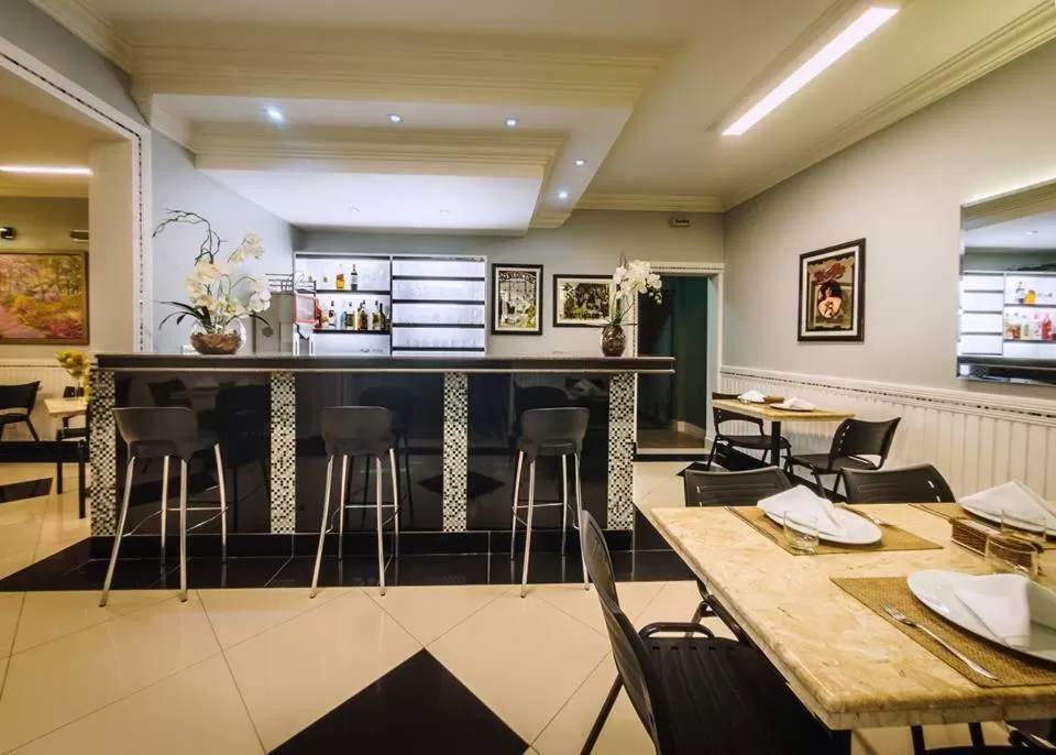 Restaurant/places to eat in Hotel KK