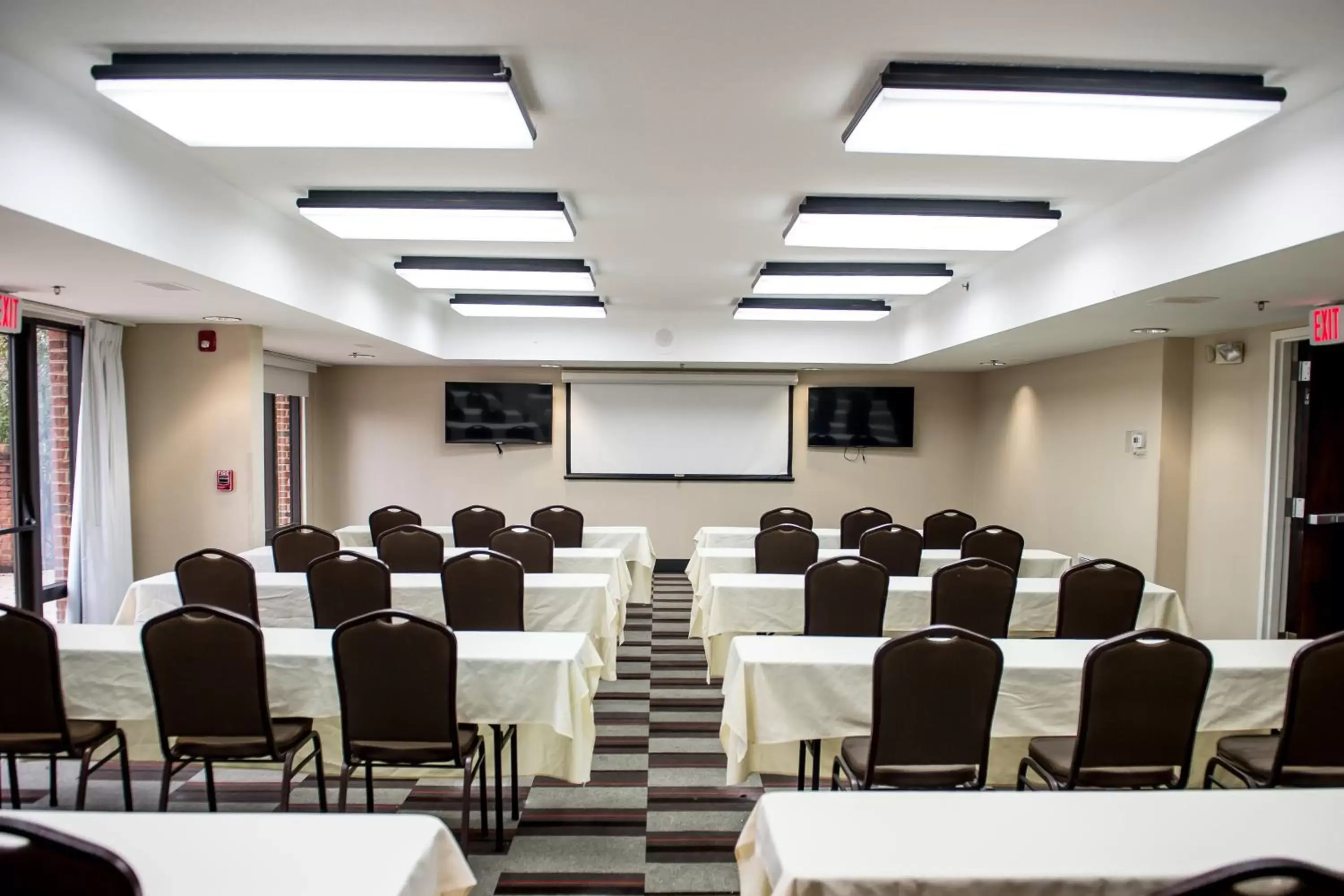 Meeting/conference room in Four Points by Sheraton Greensboro Airport