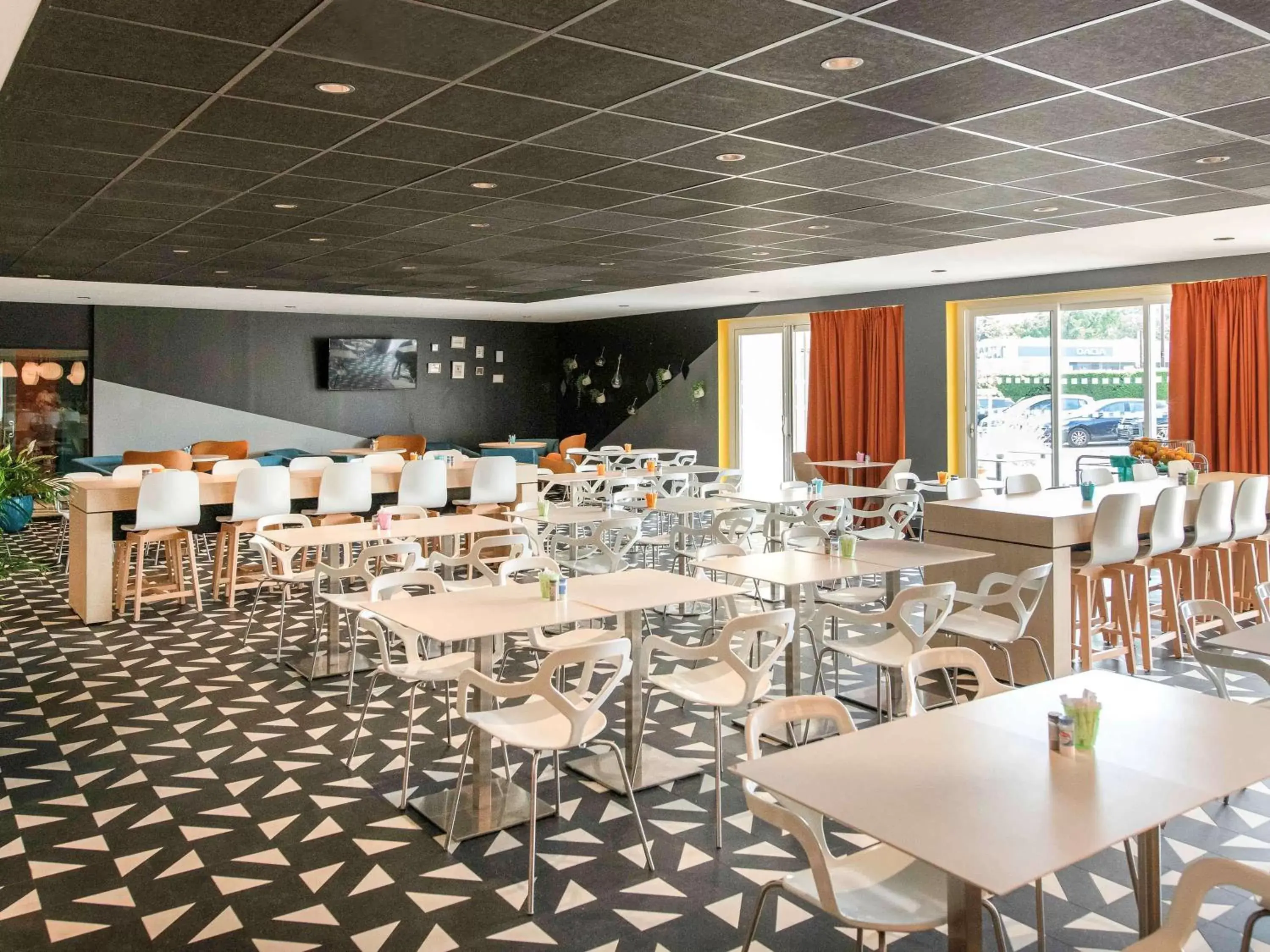 Restaurant/Places to Eat in ibis Styles Avignon Sud