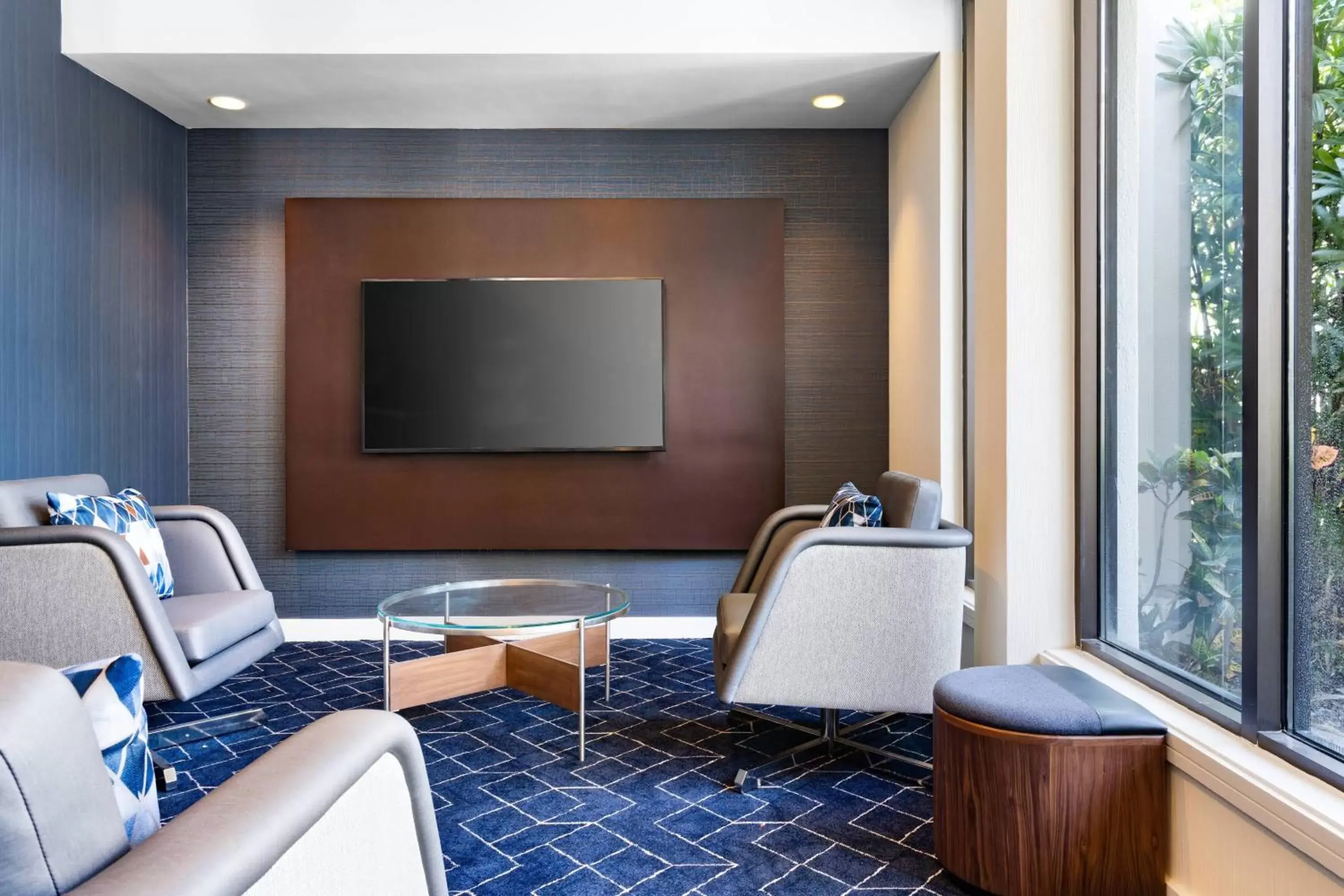 Lounge or bar, TV/Entertainment Center in Courtyard by Marriott West Palm Beach