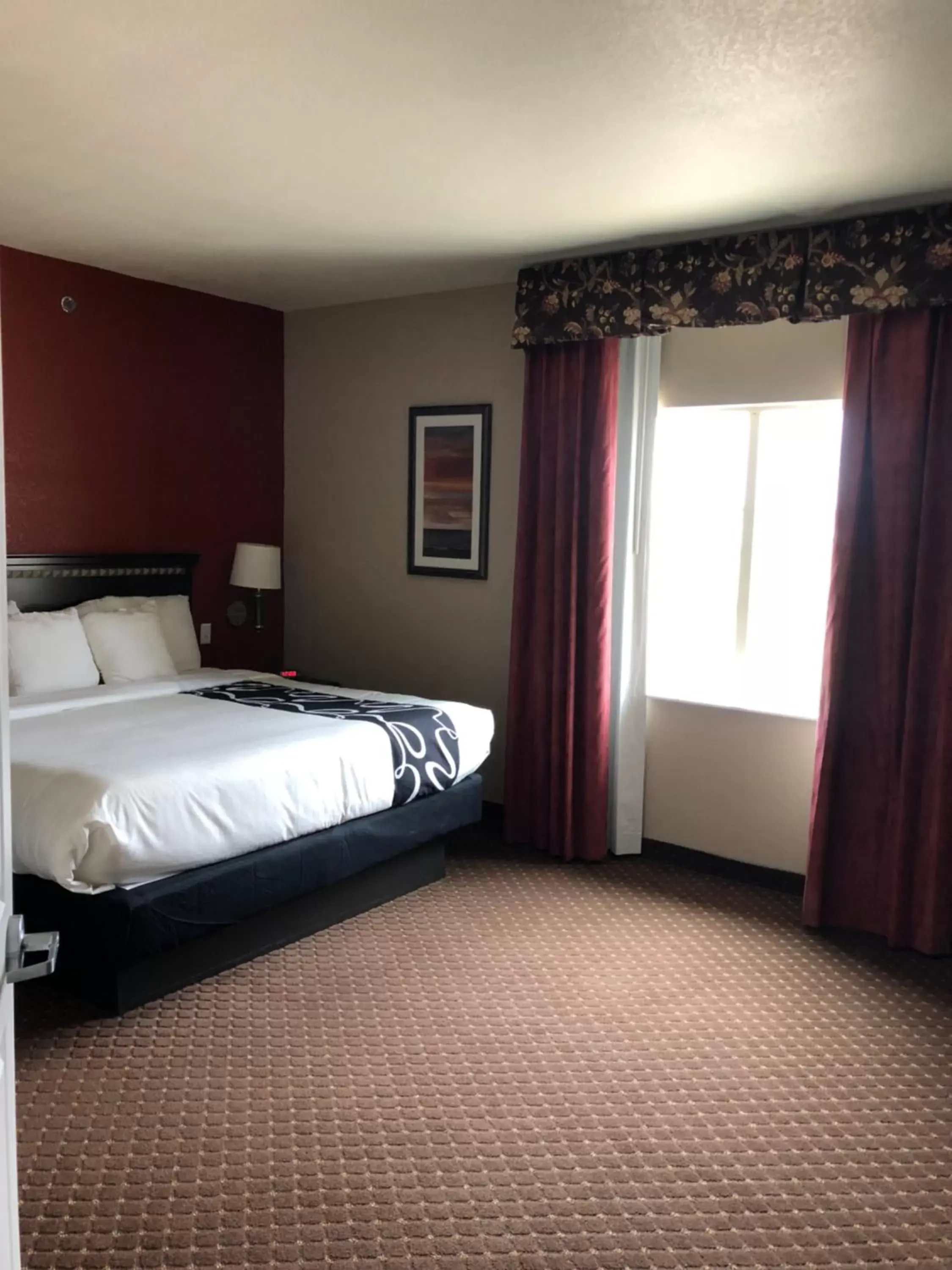 Bed in Americas Best Value Inn - Gun Barrel City