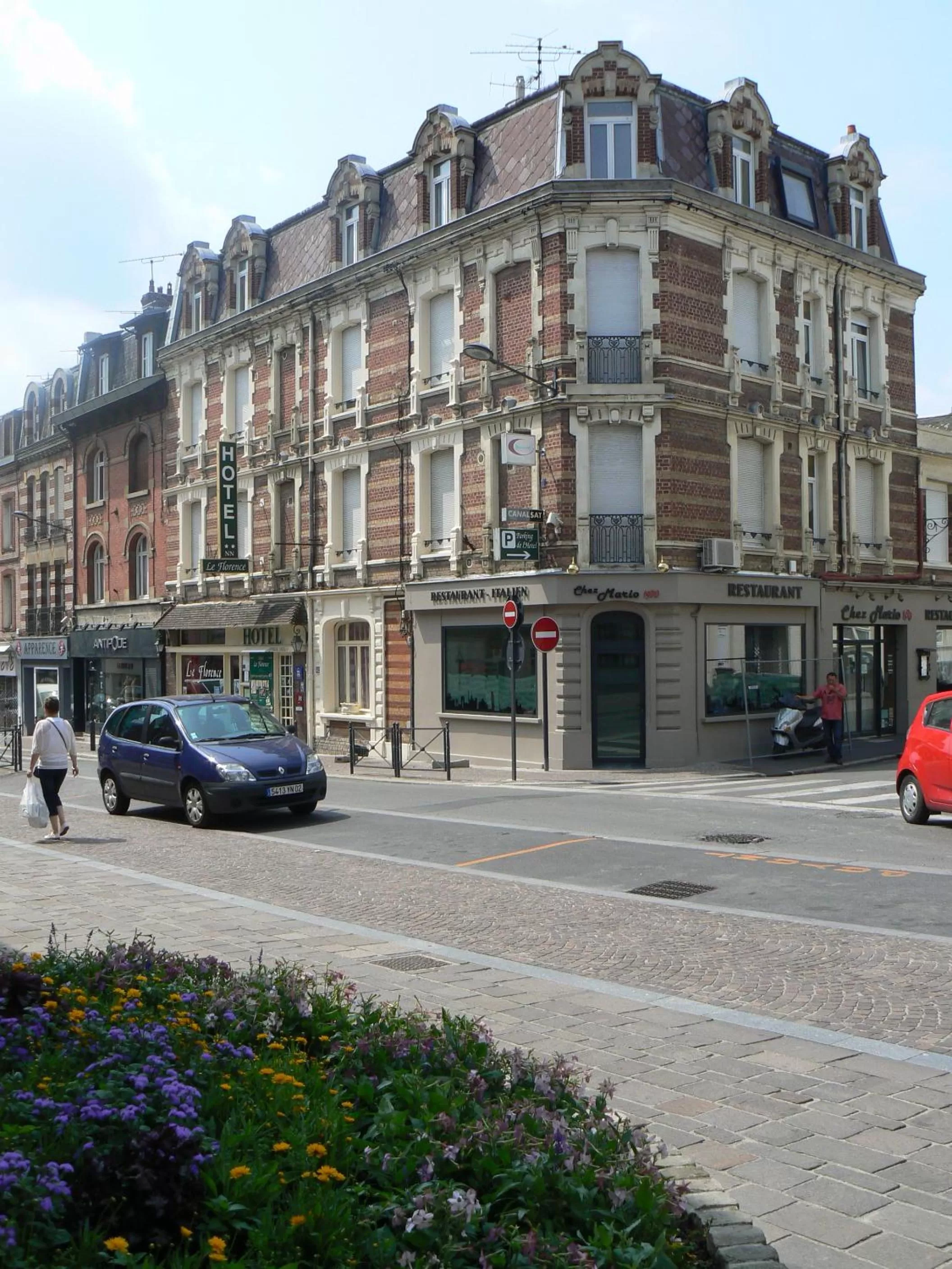 Property building in Hôtel & Appartements Le Florence