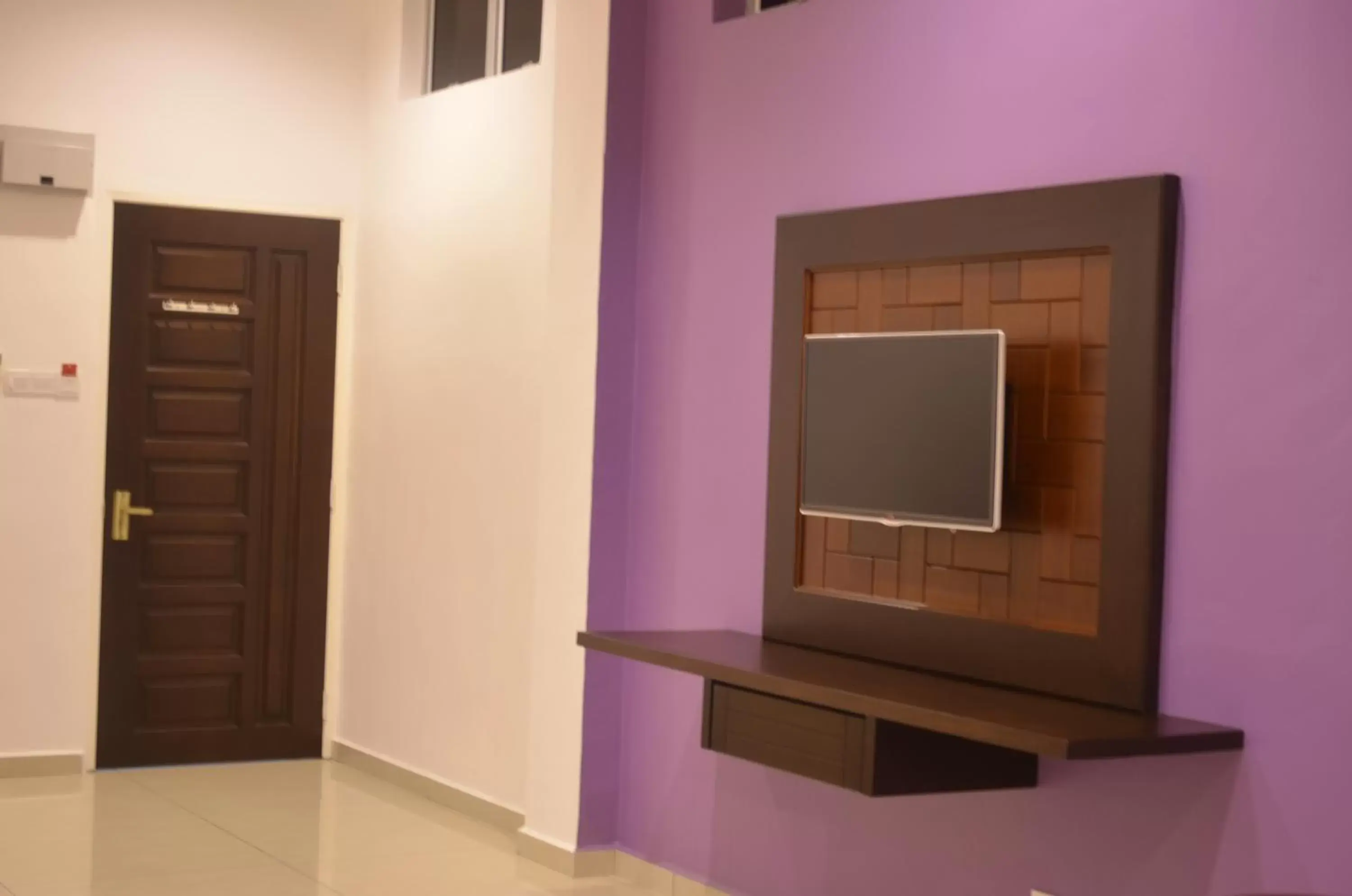 TV and multimedia, TV/Entertainment Center in LSH Rest House