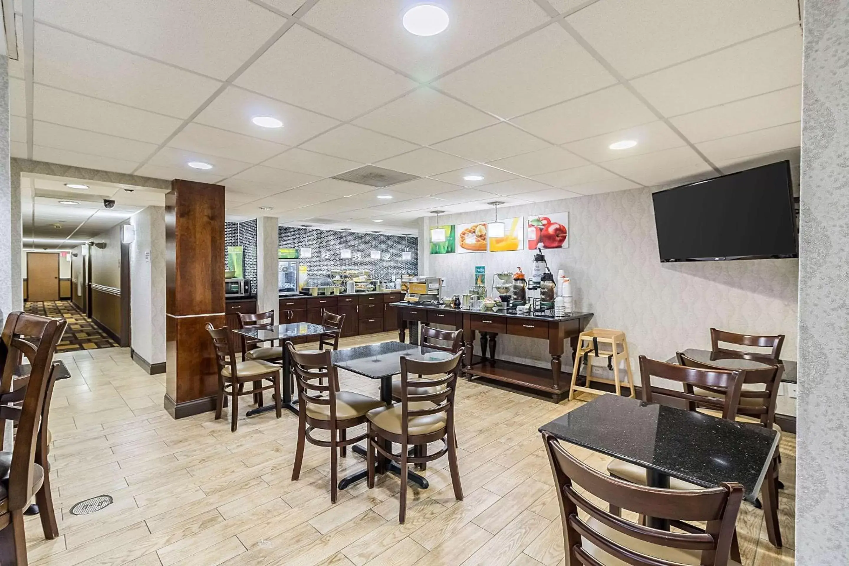 Restaurant/Places to Eat in Quality Inn and Suites - Arden Hills